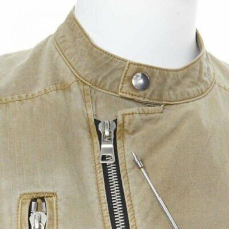 BALMAIN beige khaki washed gridwork cotton asymmetric zip biker jacket L
Reference: TGAS/A05503
Brand: Balmain
Designer: Olivier Rousteing
Model: Biker jacket
Material: Cotton
Color: Green
Pattern: Solid
Closure: Zip
Extra Details: Padded ribbed