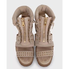 Sandalias de tacón alto de ante beige de Balmain, talla 37,5 (UE), con detalles de ojales dorados