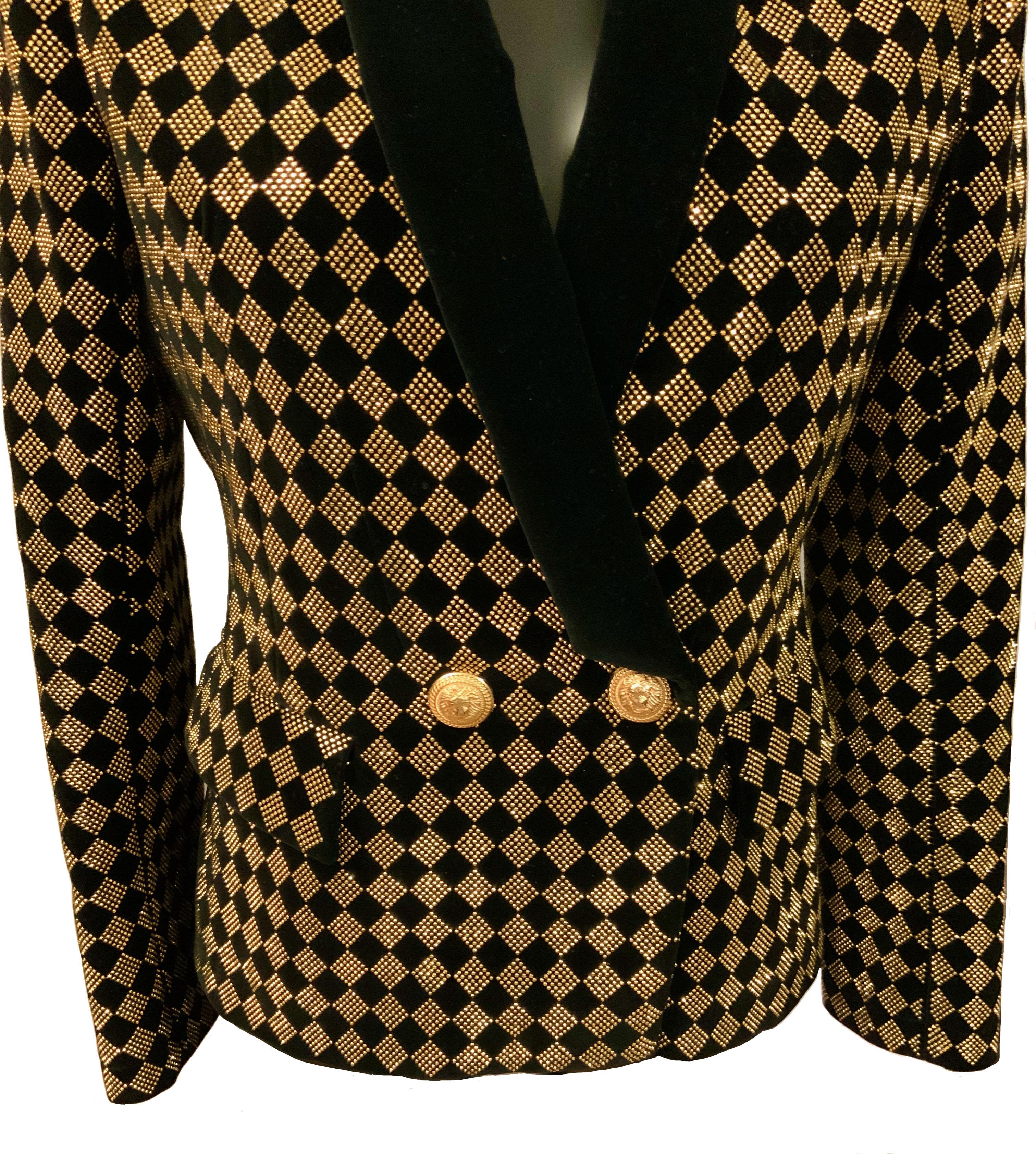 This pre-owned Balmain checked pattern double-breasted blazer in black and gold tone features a V-neck, structured shoulders, long sleeves, button cuffs, a front button fastening, gold-tone buttons and front flat pockets. 

Fabric: 99% cotton, 1%