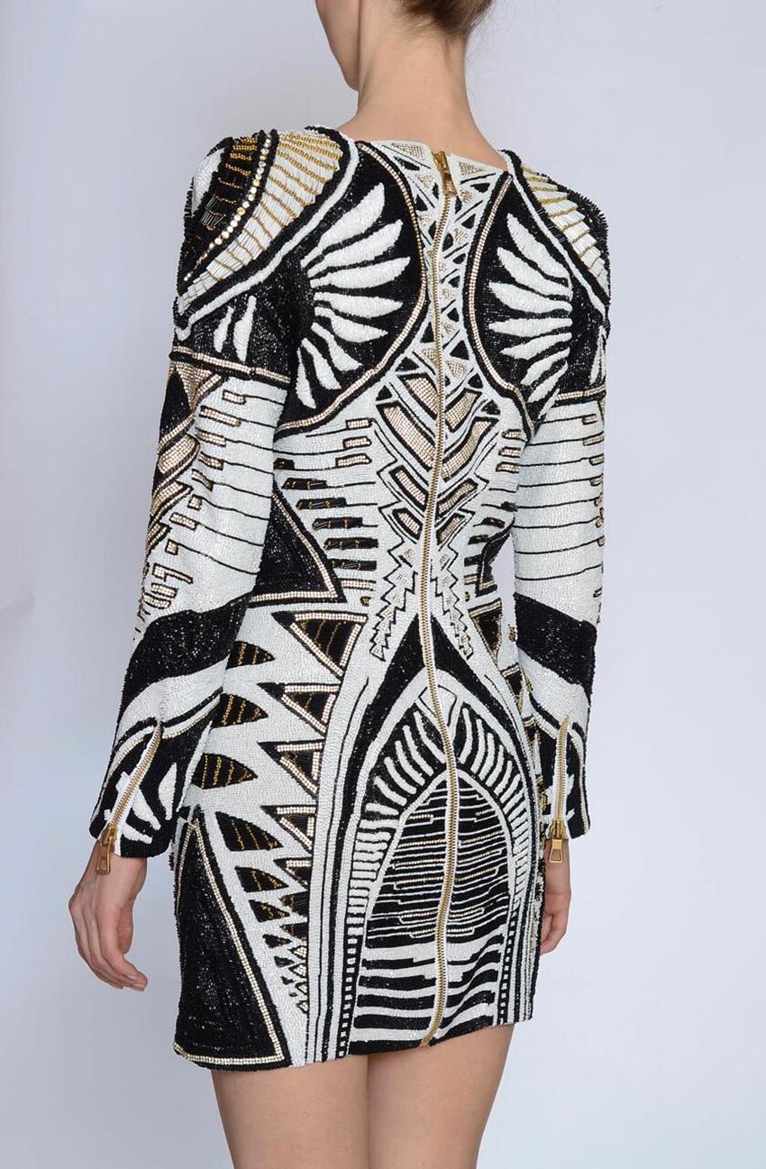 BALMAIN

Black and White Sequins Fitted silhouette dress

Back zip closure 

Long sleeves

Size 36 or US 4


Pre-owned. Excellent condition

 100% authentic guarantee 

PLEASE VISIT OUR STORE FOR MORE GREAT ITEMS 

