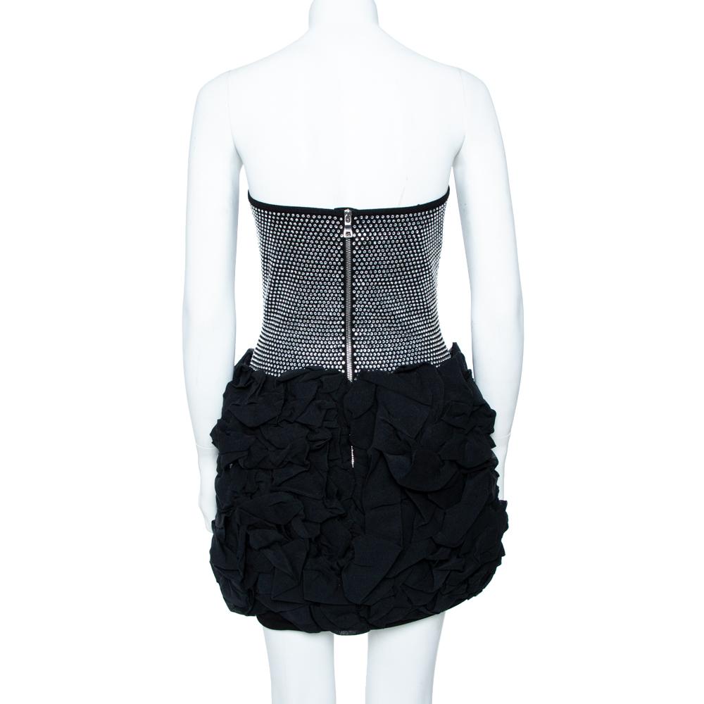 Equal parts chic and glamorous, this mini dress by Balmain is a dream come true for fashionistas. Perfect for special occasions, this black number is a must-have. It has been crafted in France and made from quality materials. The strapless bodice is