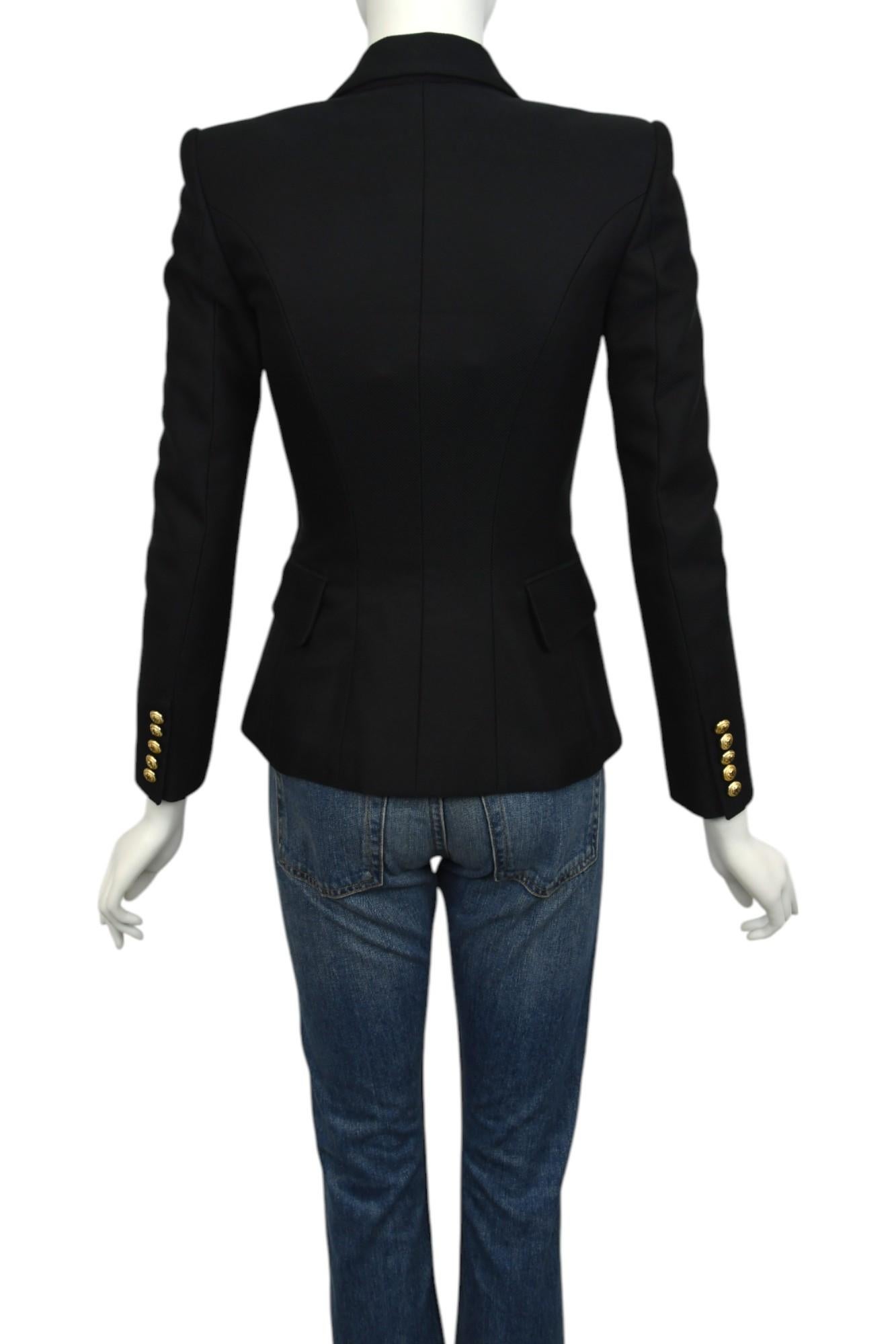 Blazer doppiopetto nero Balmain con bottoni dorati  Taglia US 6 In condizioni Nuovo in vendita a West Hartford, CT