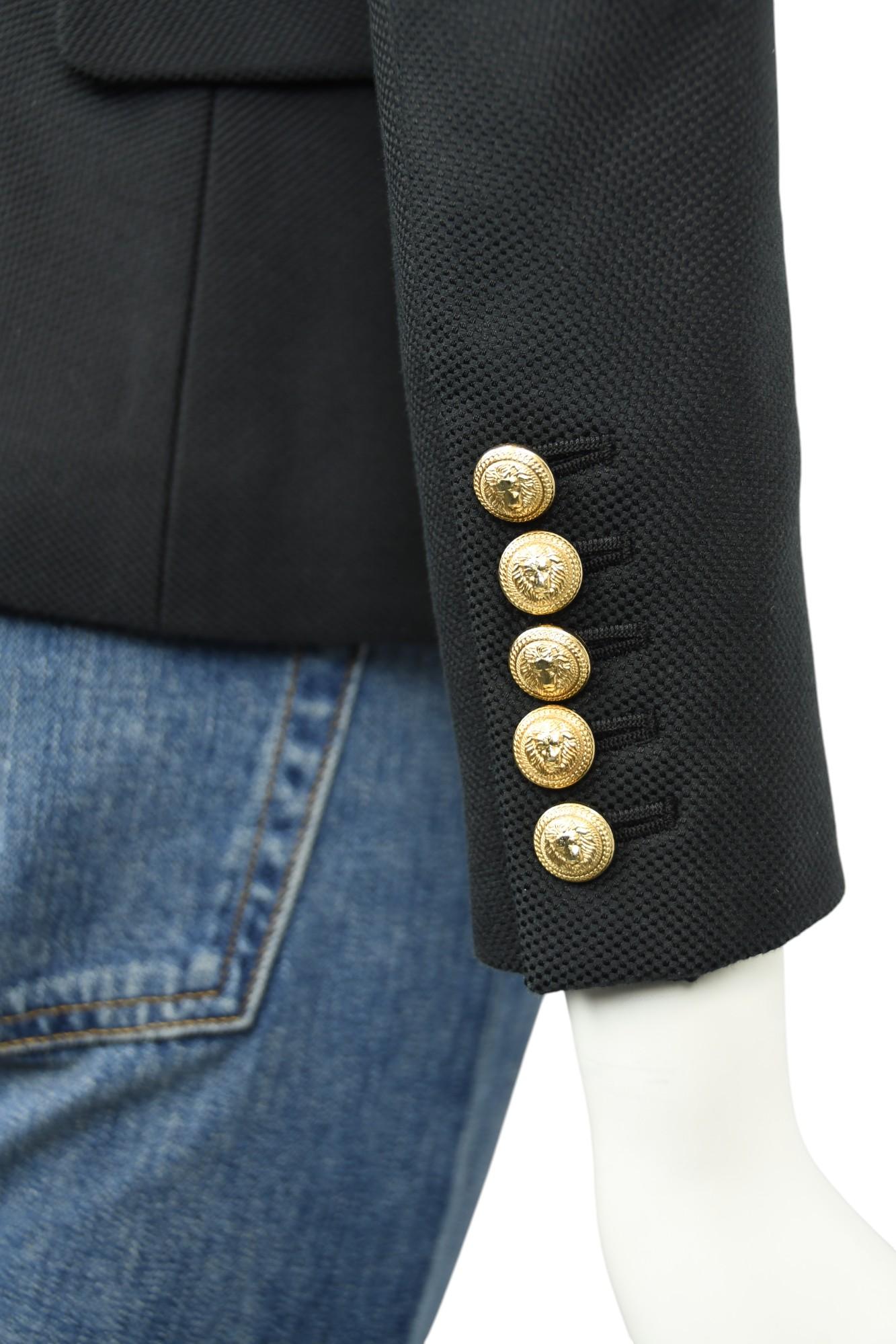 Donna Blazer doppiopetto nero Balmain con bottoni dorati  Taglia US 6 in vendita