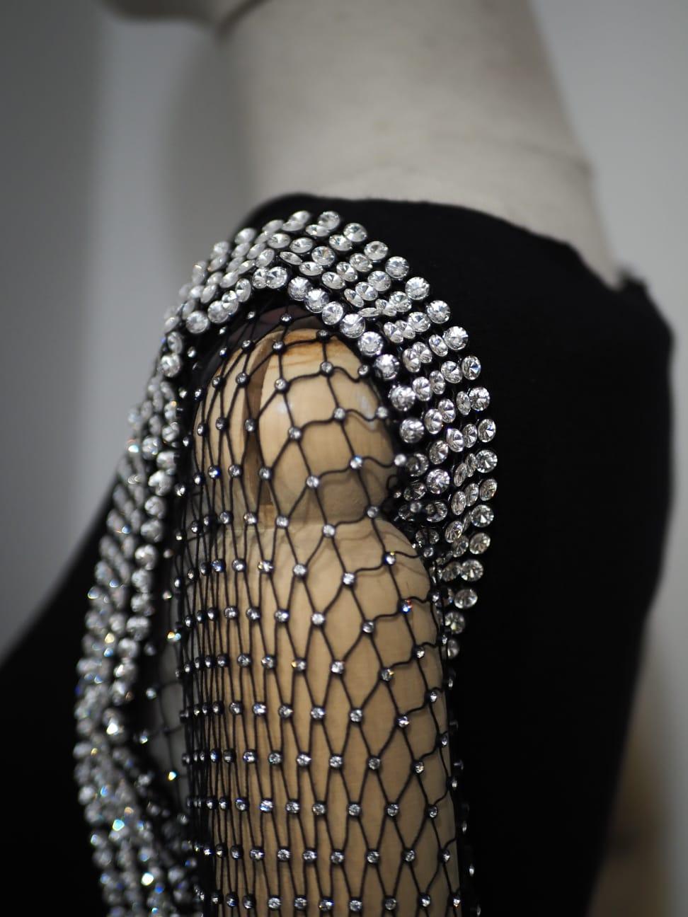 Balmain schwarzes Kleid Kristall Swarovski Steine Kleid für Damen oder Herren im Angebot