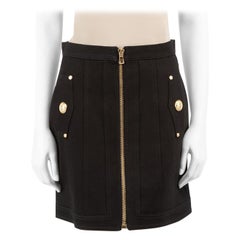 Balmain Mini falda negra con cremallera frontal y detalle de botones Talla L