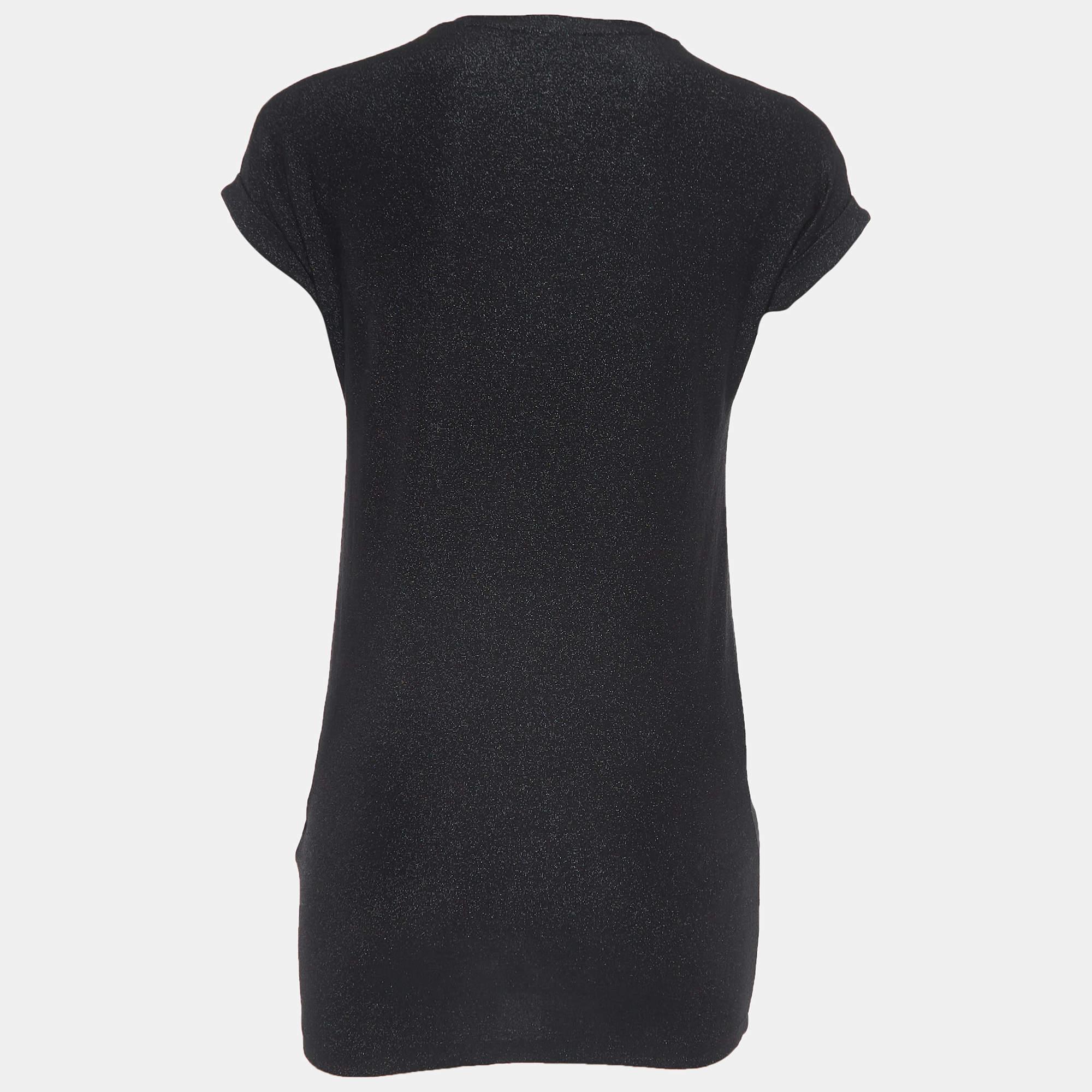 The Balmain t shirt dress for kids is a luxurious and stylish garment. Crafted from high quality jersey fabric it features a captivating black glitter finish and is adorned with crystal embellishments showcasing the iconic Balmain logo. This dress