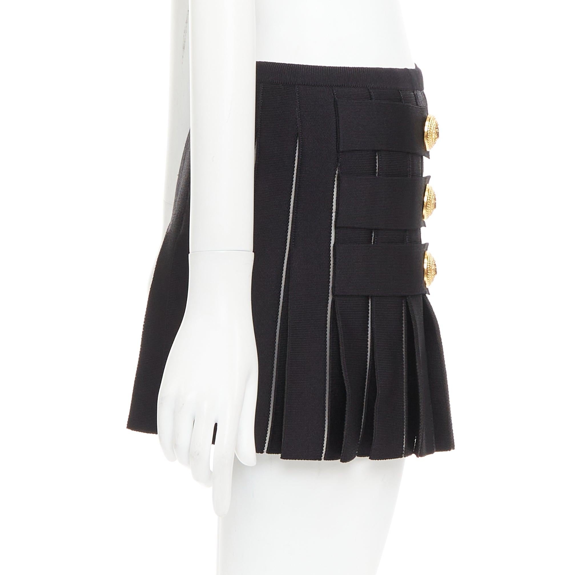 Balmain, minigonna plissettata in maglia a rombi con bottoni dorati neri FR34 XS In condizioni ottime in vendita a Hong Kong, NT