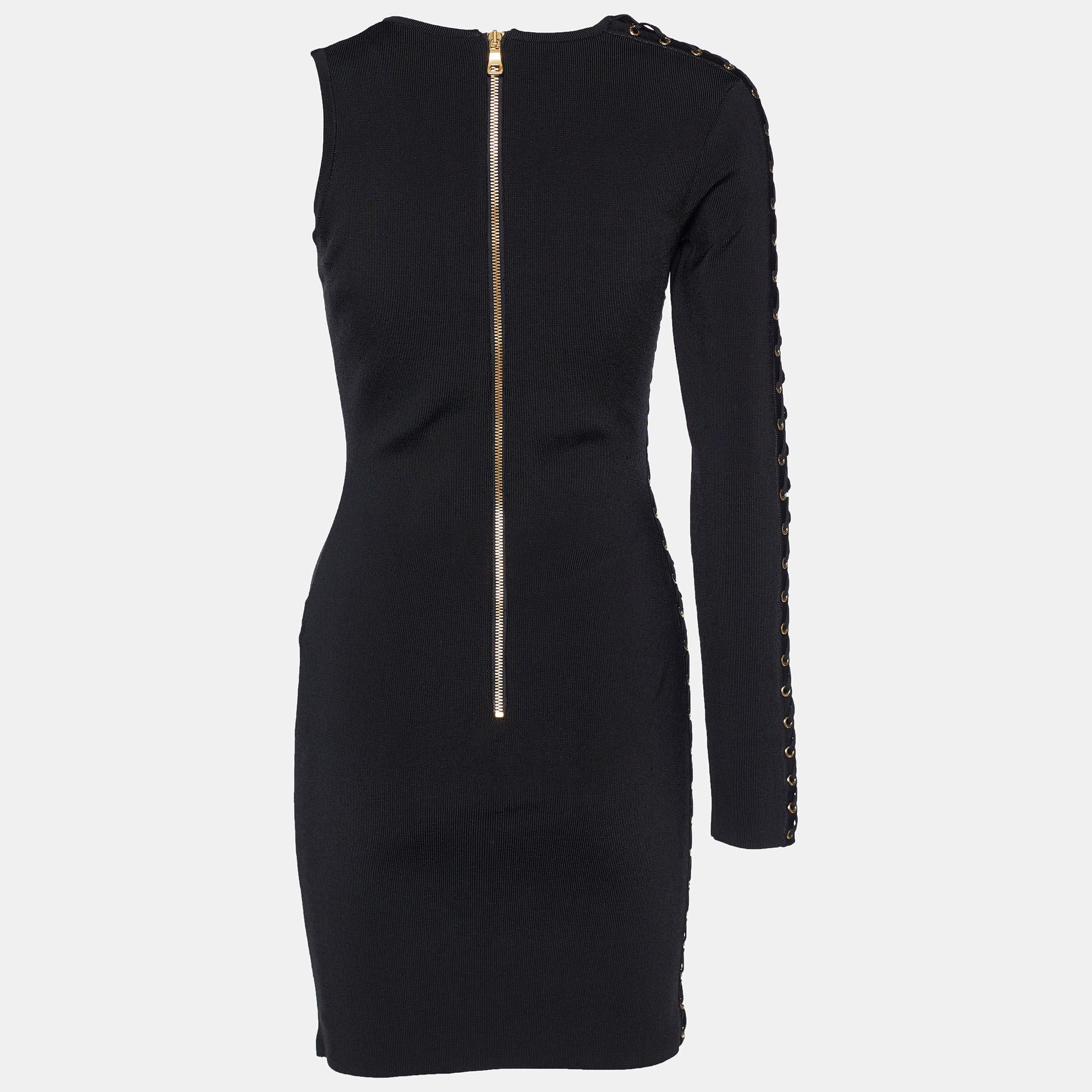 Stitched in a highly skilled fashion, this bodycon dress from Balmain is a stunning evening option that will leave everyone admiring your style. The lace-up details blend perfectly with the black color. A beautiful one-shoulder design completes this