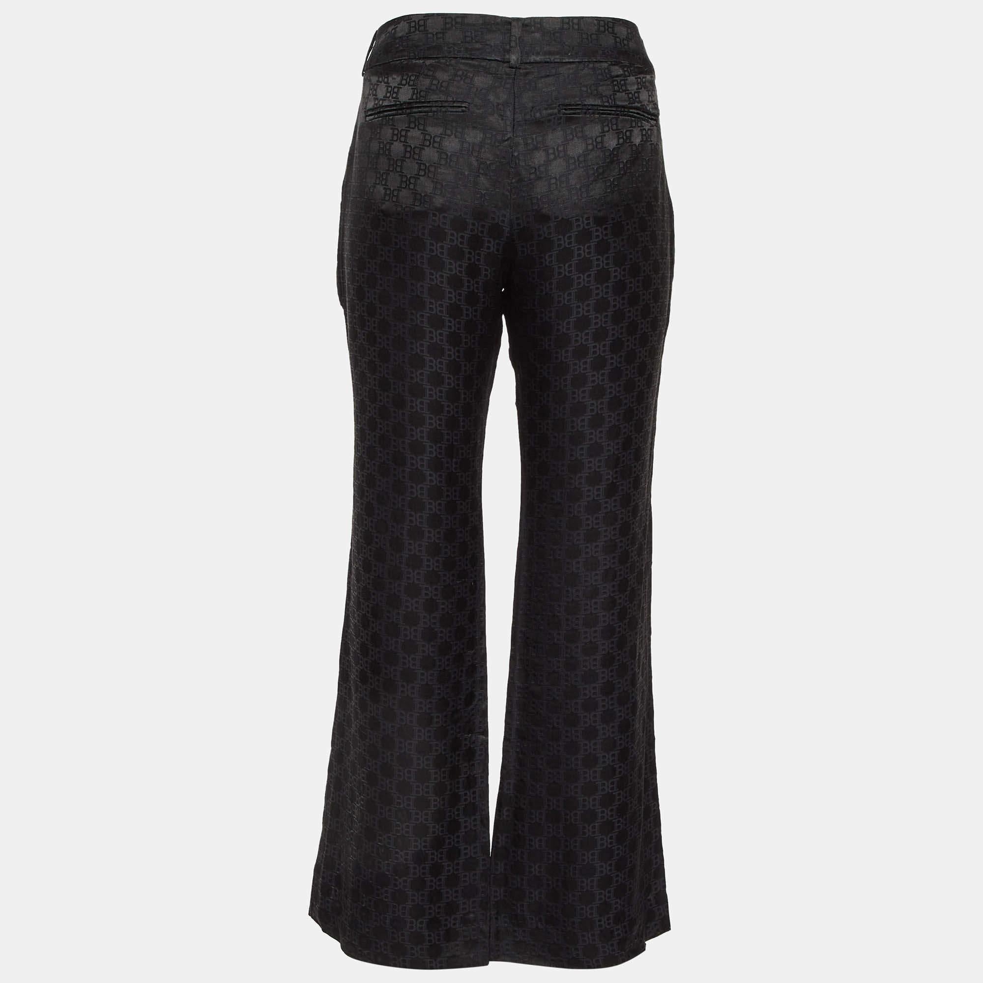 Wie stilvoll und edel ist diese Hose? Aus hochwertigen Stoffen gefertigt und in einer tollen Passform gestaltet  Ergänzen Sie diese Hose mit einem schicken Crop-Top.