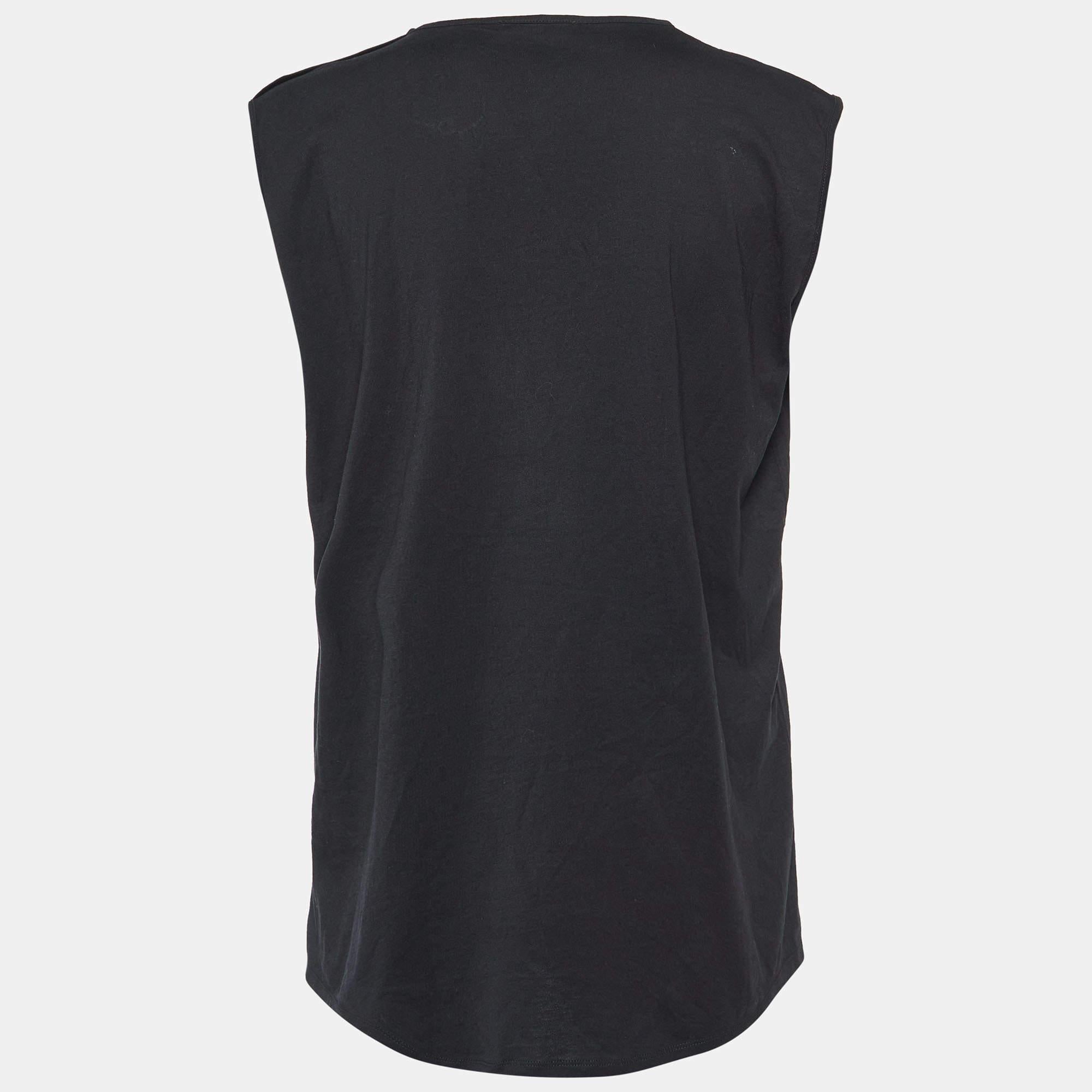 A perfect combination of comfort luxury and style this designer t shirt is a must have piece Made from quality materials the creation can be styled with denim pants and sneakers for a cool look.