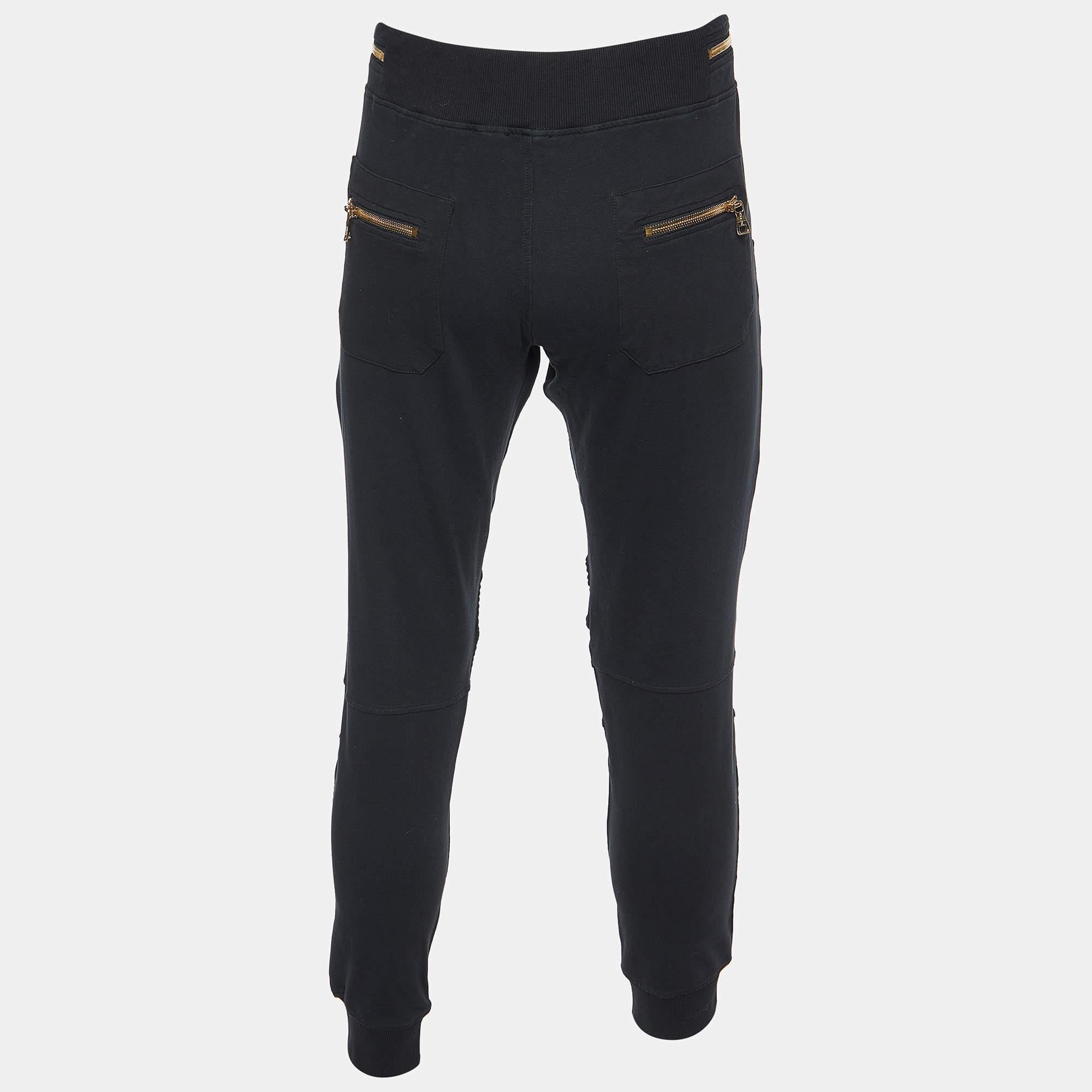 Un pantalon impeccablement taillé est un élément essentiel d'une garde-robe bien organisée. Ces joggers de créateur sont finement cousus pour vous donner le look désiré et un confort tout au long de la journée.
