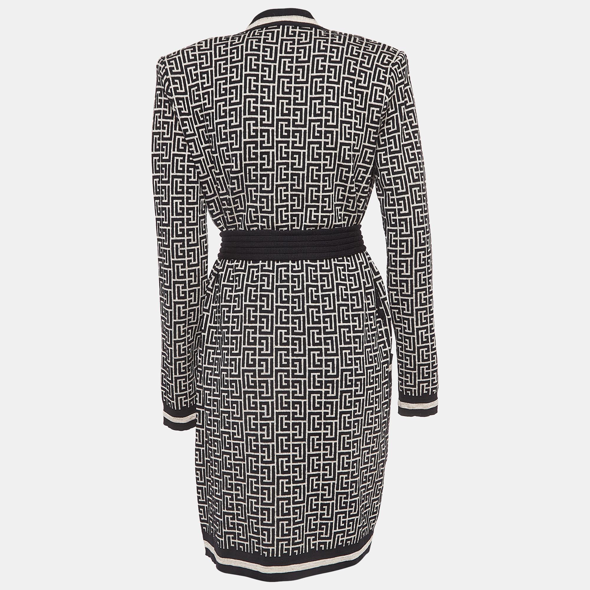 Crafted with precision, the Balmain cardigan embodies effortless refinement. Its intricate monogram jacquard weave exudes timeless charm, while the belted waist offers a flattering silhouette. Luxurious comfort meets understated chic in this