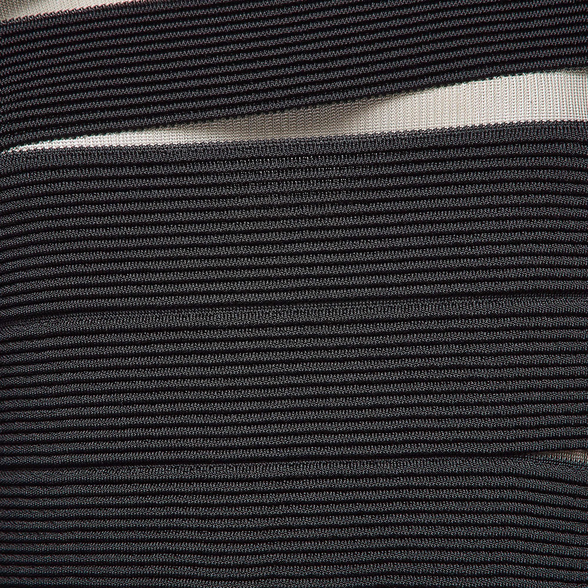 Balmain Schwarzes langärmeliges Minikleid aus offenem Strick L im Zustand „Hervorragend“ im Angebot in Dubai, Al Qouz 2