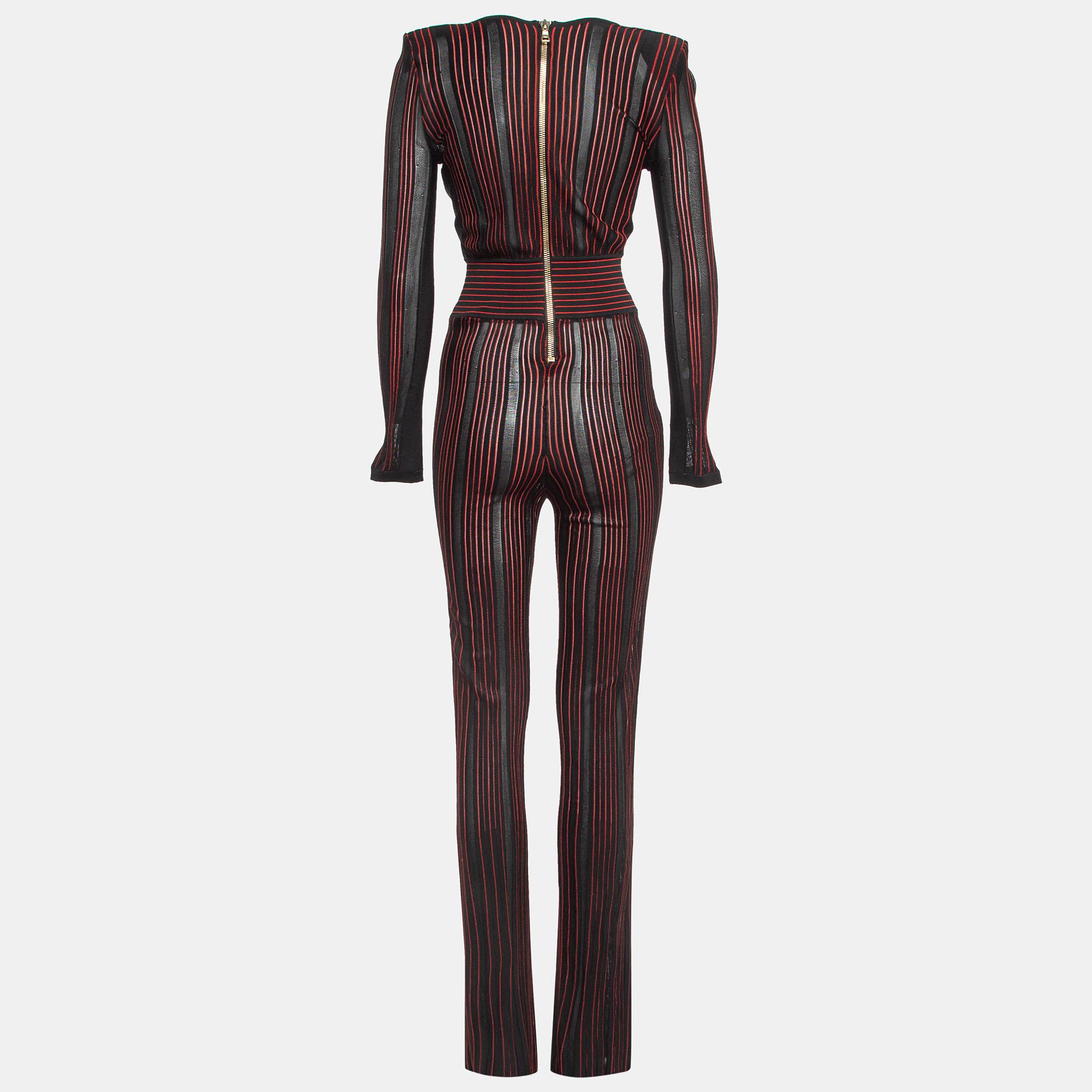 It's time you got a gorgeous jumpsuit, and what better than this designer one? It is made of the finest materials. Team it with pumps.


