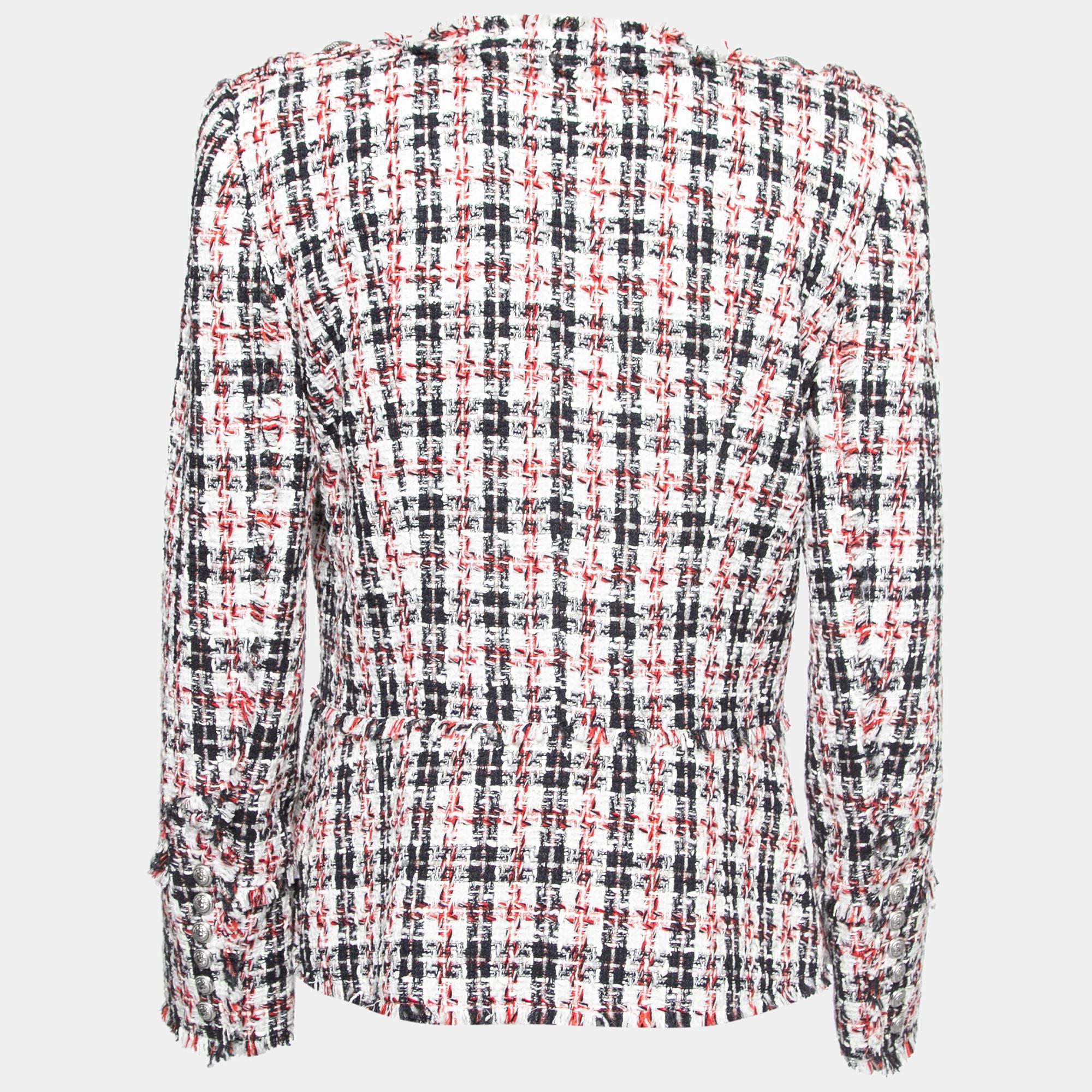Questa giacca firmata è favolosa. È realizzata con materiali pregiati e presenta maniche lunghe. Abbinalo a pantaloni e tacchi per un look chic.