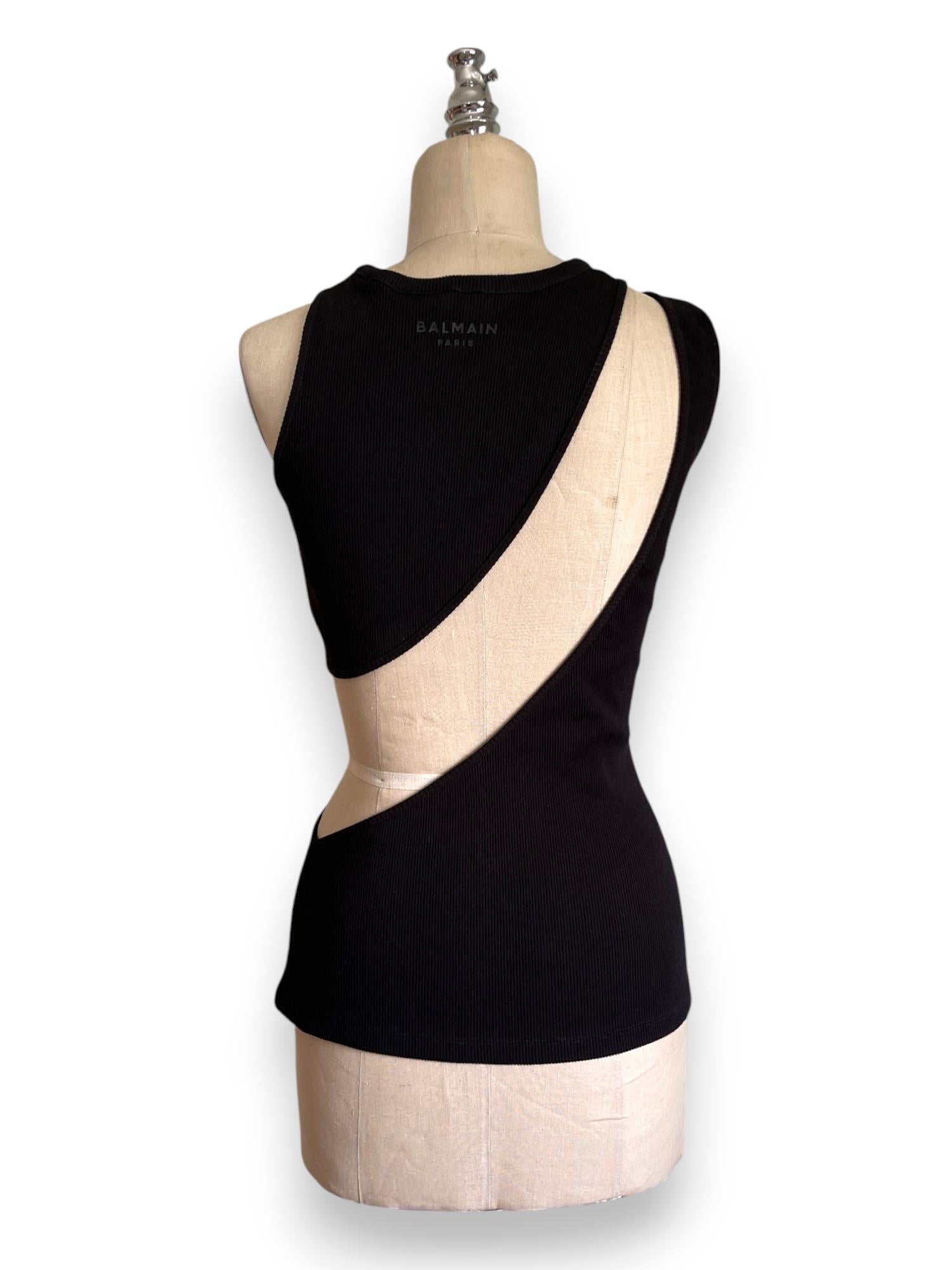 Camiseta de tirantes negra de canalé con corte asimétrico Balmain - Minimalismo inspirado en las pasarelas en Nuevo estado para la venta en Kingston, NY