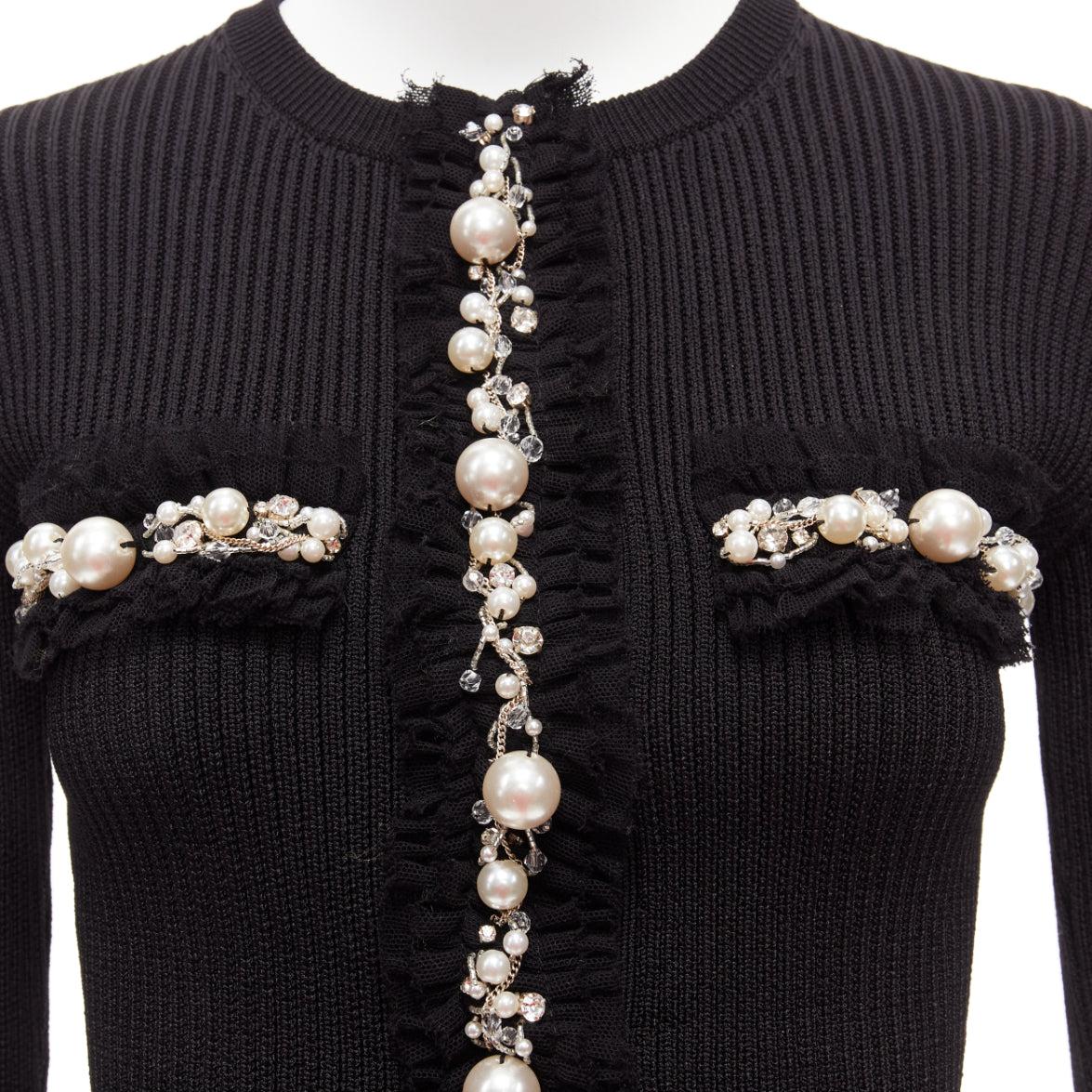 BALMAIN black ribbed pearl jewel crystal embellished cropped cardigan FR36 XS
Reference: AAWC/A00621
Brand: Balmain
Designer: Olivier Rousteing
Material: Viscose, Polyamide
Color: Black, White
Pattern: Solid
Closure: Snap Buttons
Extra Details: