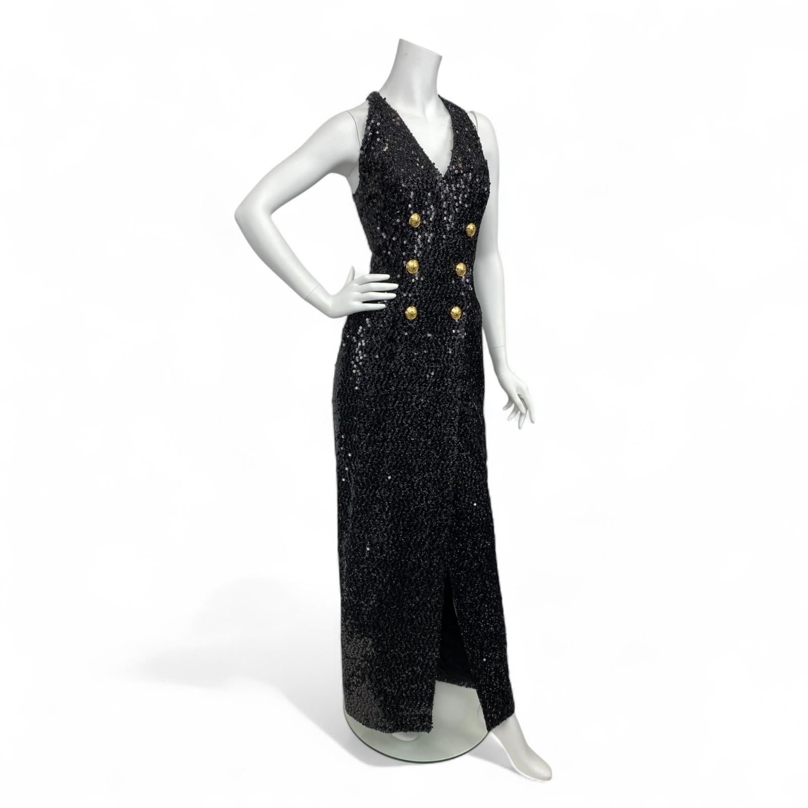 Cette robe blazer noire à paillettes 2004 de Balmain est une pièce d'apparat imposante et glamour. Elle illustre parfaitement la fusion de la coupe pointue et de l'élégance à toute épreuve propre à la maison. Entièrement rehaussée de paillettes