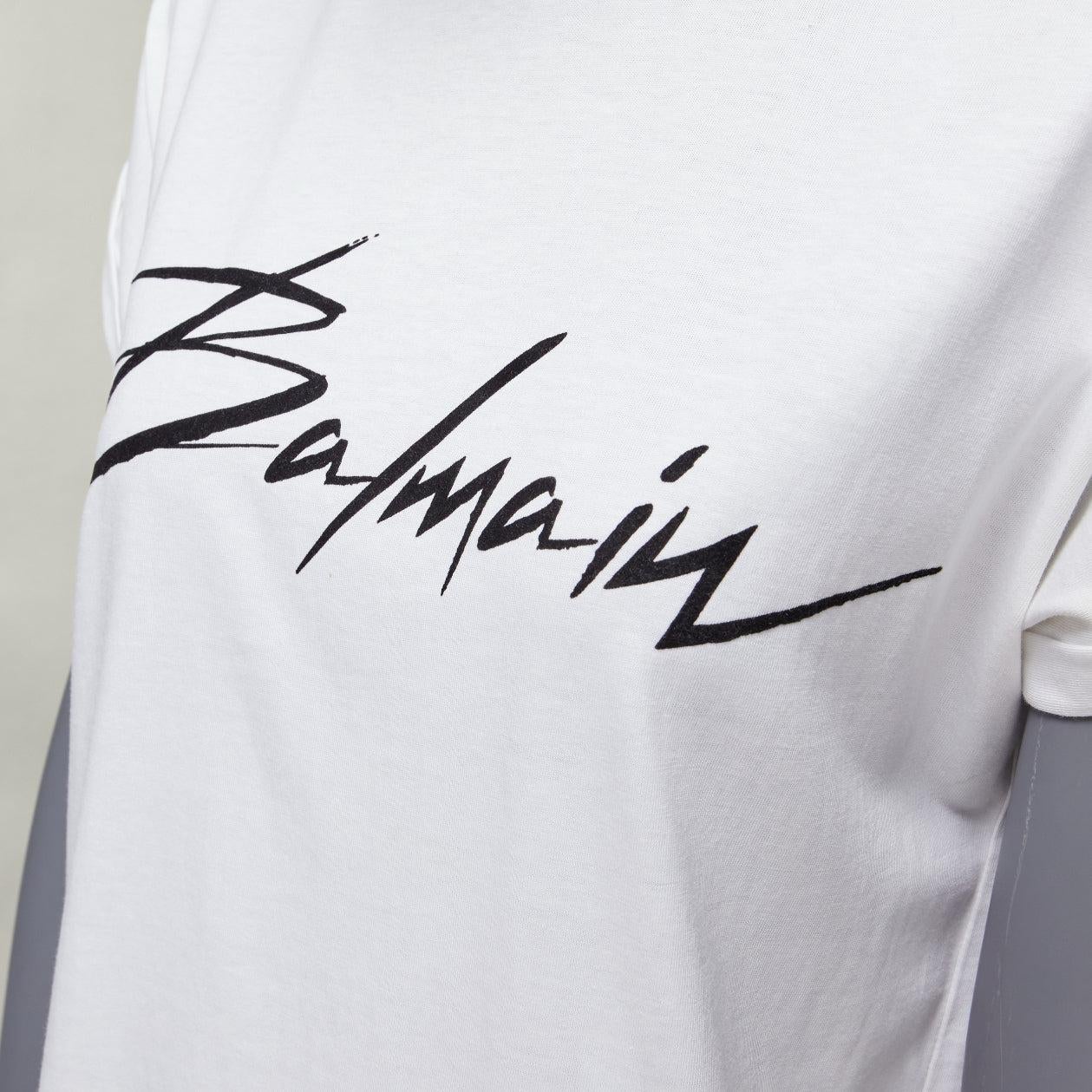 BALMAIN black signature logo velvet print cuffed sleeve white tshirt FR34 XS
Reference: AAWC/A00767
Brand: Balmain
Designer: Olivier Rousteing
Material: Cotton
Color: White, Black
Pattern: Solid
Extra Details: Velvet print logo. Cuffed sleeves.
Made