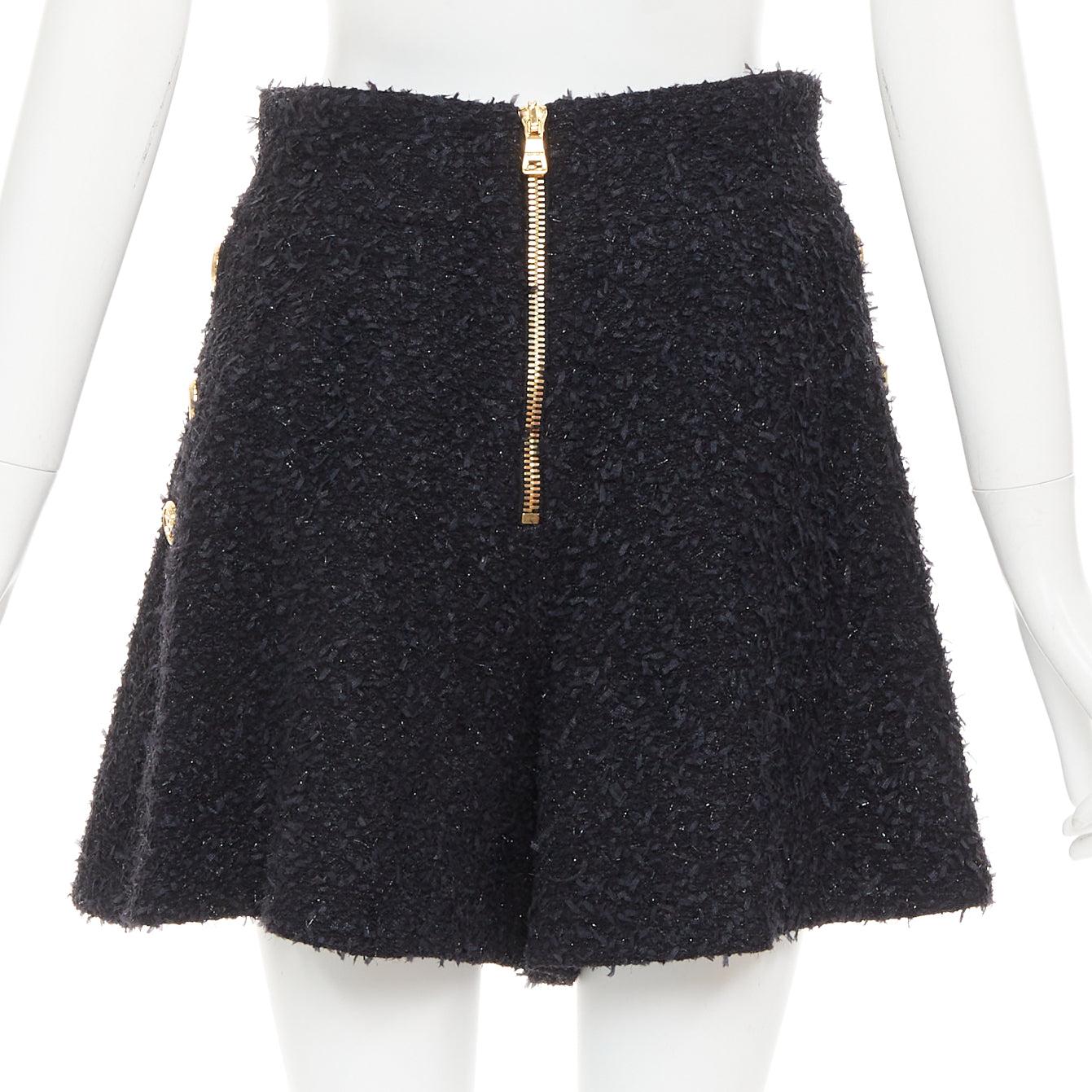 BALMAIN Schwarz gesprenkelt Metallic-Tweed Gold B Knöpfe High-Rise-Shorts FR38 M im Angebot 1