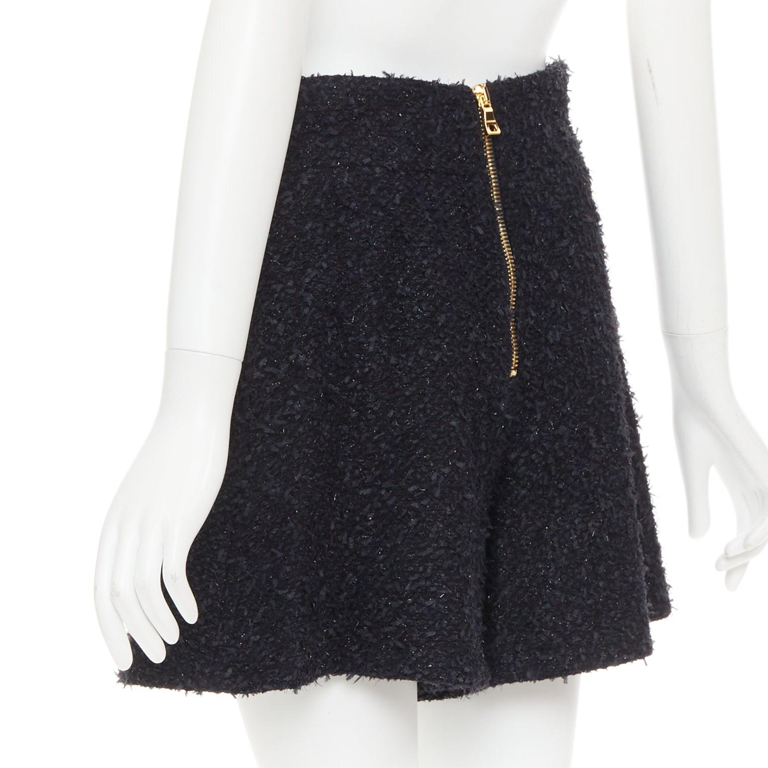 BALMAIN Schwarz gesprenkelt Metallic-Tweed Gold B Knöpfe High-Rise-Shorts FR38 M im Angebot 2