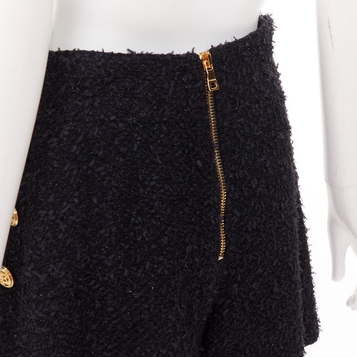 BALMAIN Schwarz gesprenkelt Metallic-Tweed Gold B Knöpfe High-Rise-Shorts FR38 M im Angebot 3