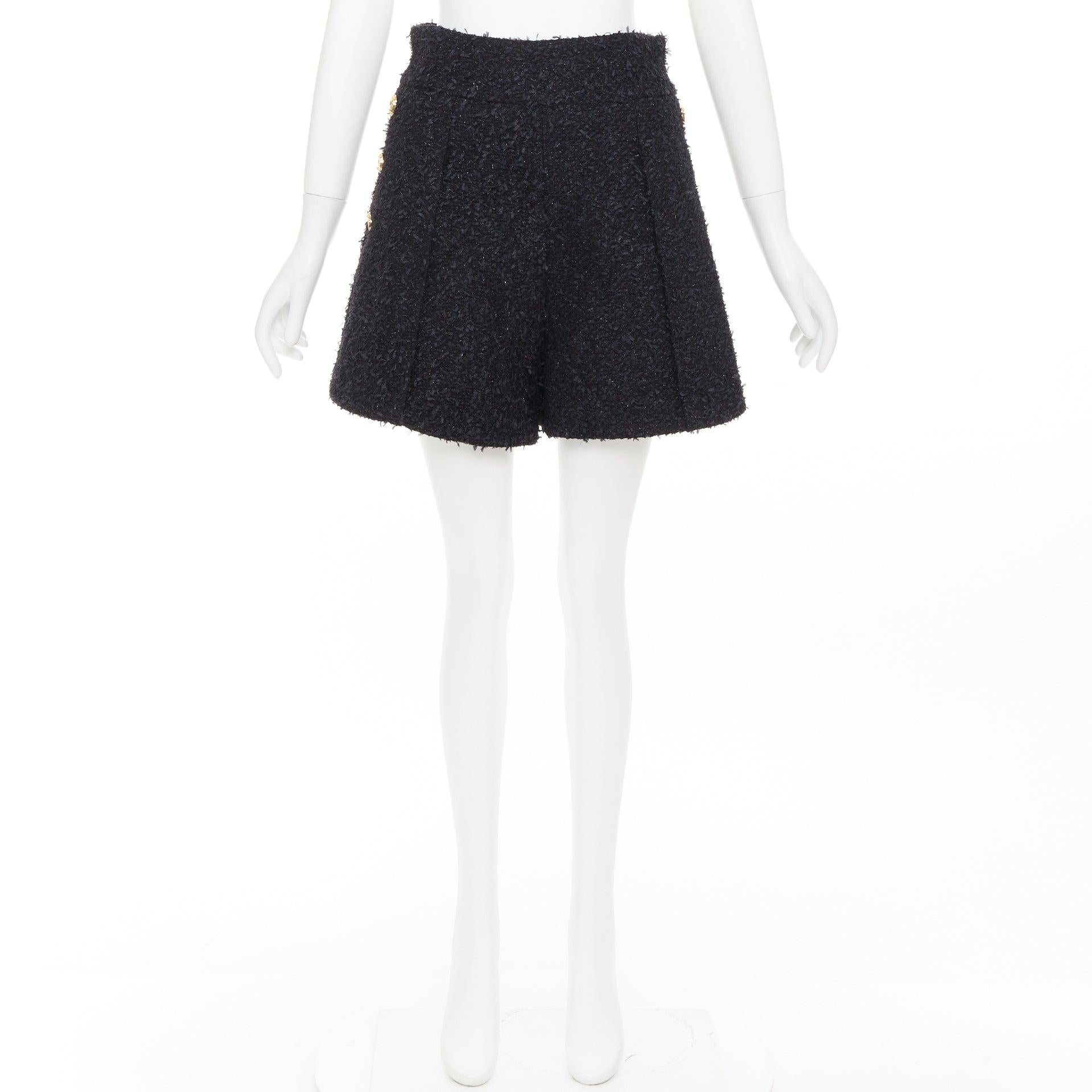 BALMAIN Schwarz gesprenkelt Metallic-Tweed Gold B Knöpfe High-Rise-Shorts FR38 M im Angebot 5