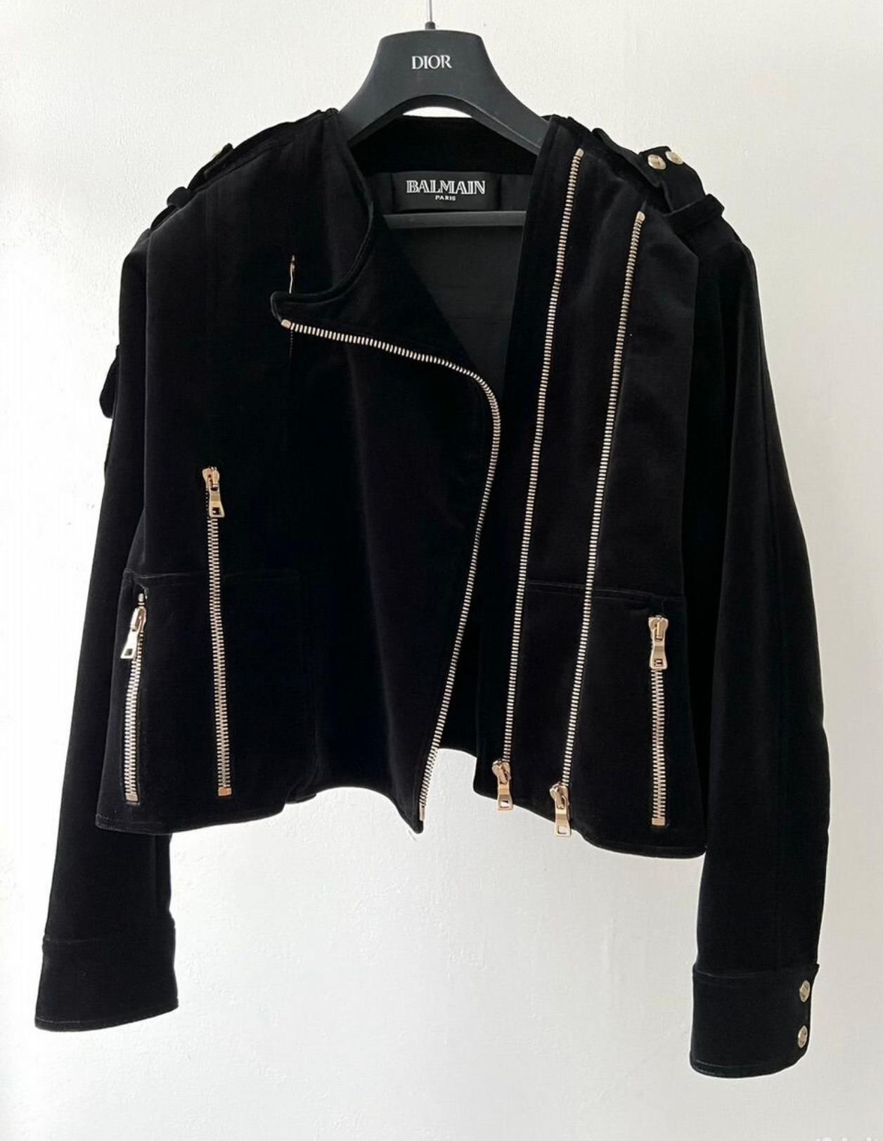 Stunning Balmain black velvet biker jacket.
Size mark 36 FR, condition of a new thing.