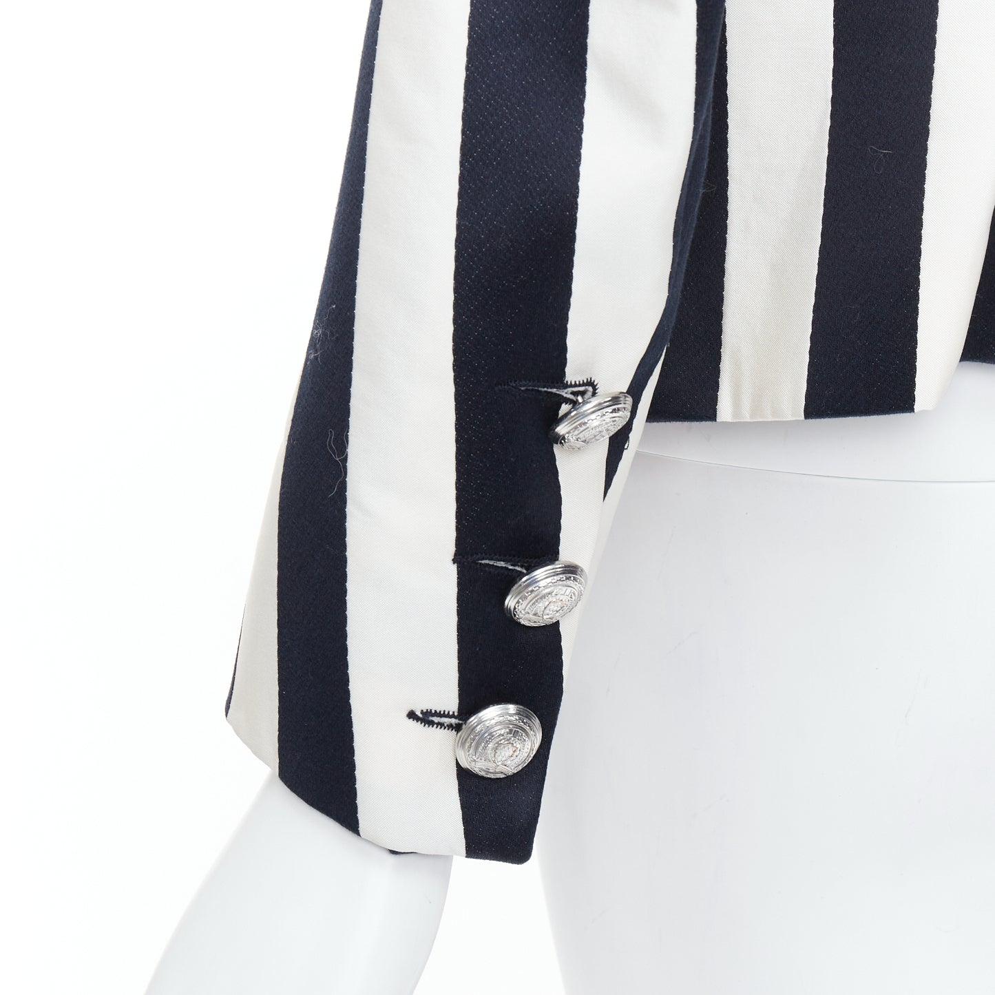 BALMAIN black white cotton blend bold striped power shoulder blazer FR38 M
Reference: ALCU/A00002
Brand: Balmain
Designer: Olivier Rousteing
Material: Cotton, Blend
Color: Black, White
Pattern: Striped
Lining: Black Fabric
Extra Details: Signature