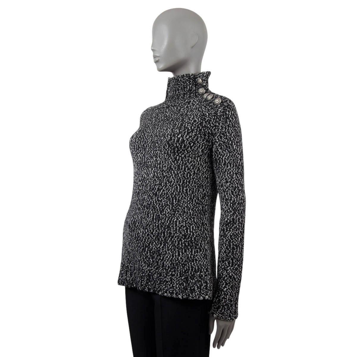 BALMAIN black & white cotton BUTTONED TURTLENECK Sweater 36 XS In Excellent Condition For Sale In Zürich, CH