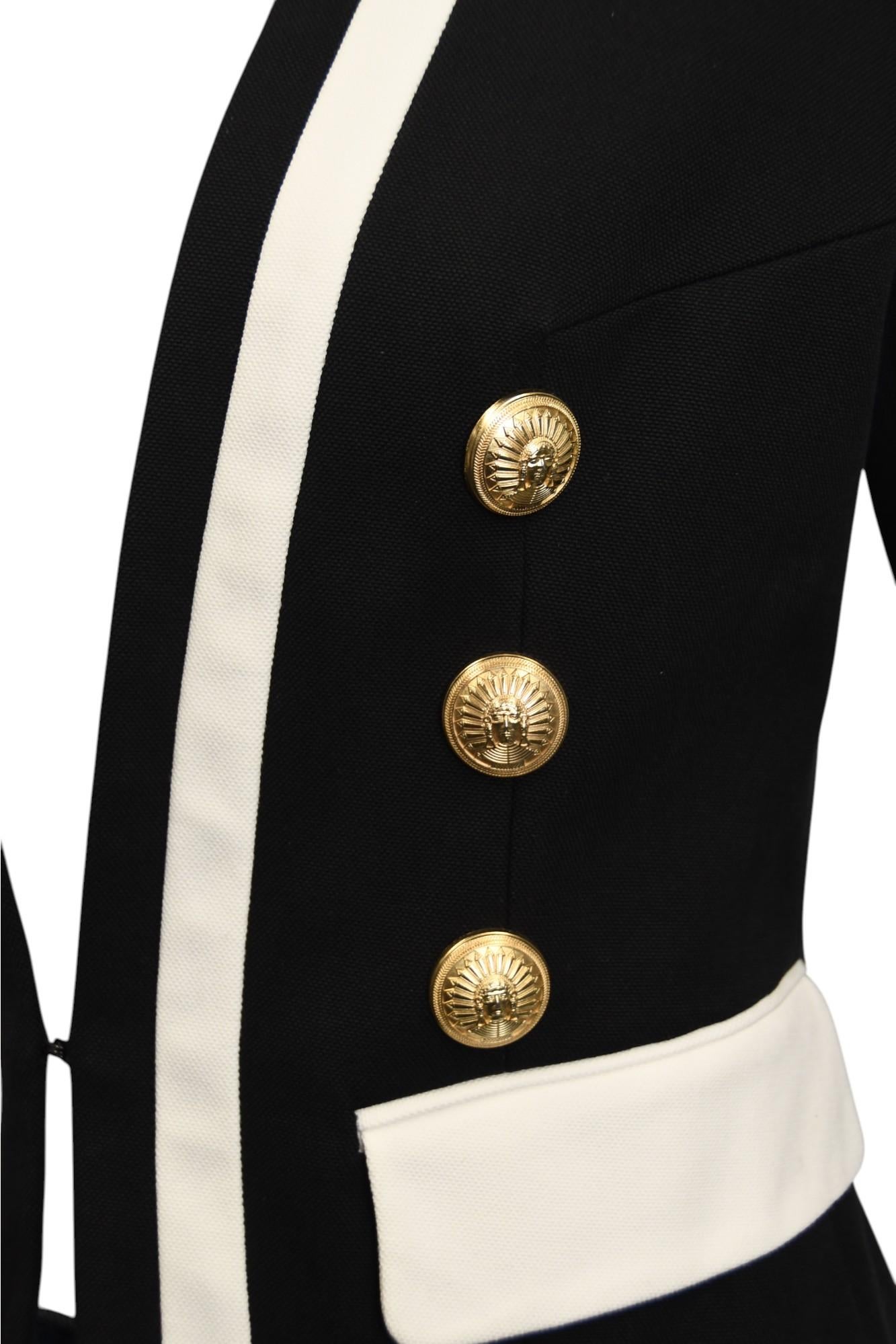 Blazer doppiopetto Balmain con rifiniture bianche e nere  Taglia US 6 In condizioni ottime in vendita a West Hartford, CT