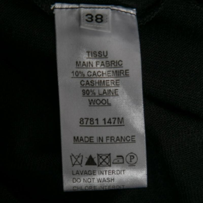 Tieniti al caldo e comodo con questo maglione di Balmain. Realizzato con un mix di tessuti di qualità, è caratterizzato da bottoni a contrasto sui polsini e sulle spalle. Presenta maniche lunghe, la vestibilità desiderata e una scollatura rotonda.