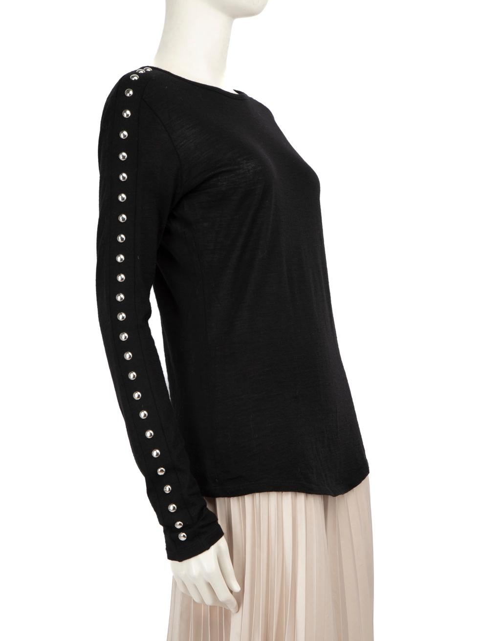 L'ÉTAT est très bon. L'usure minimale de la partie supérieure est évidente. Pilling sur cet article de revente d'occasion de marque Balmain.



Détails


Noir

Laine

Top

Manches longues cloutées

Col rond

Extensible





Fabriqué en
