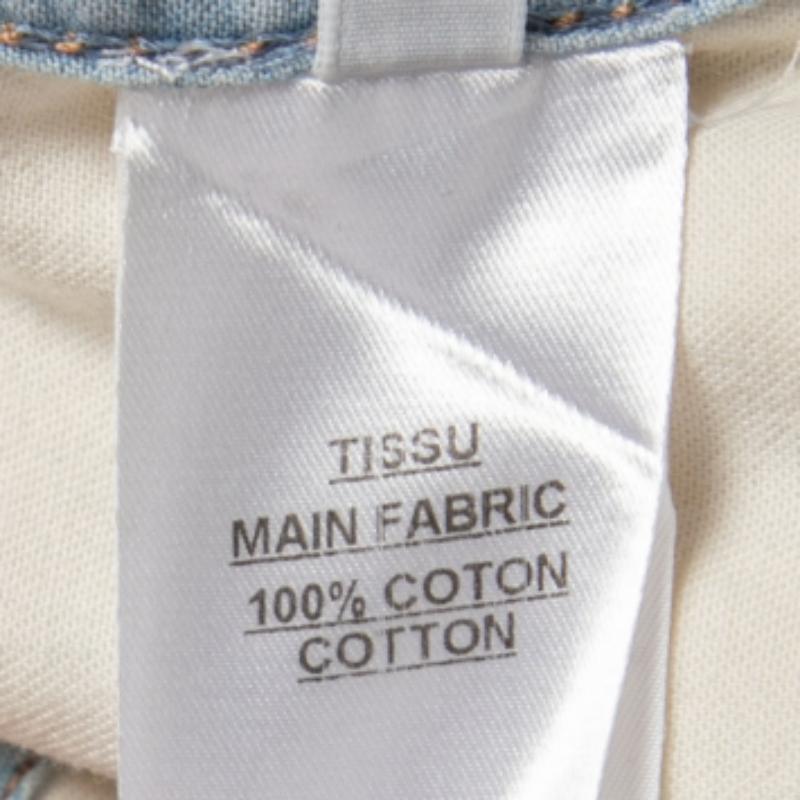 Quanto è trendy e comoda questa camicia della Maison Balmain! È realizzato in tessuto denim blu sbiancato e presenta maniche lunghe, chiusure con bottoni e due tasche. Indossa questa camicia di Balmain per essere elegante e alla moda.