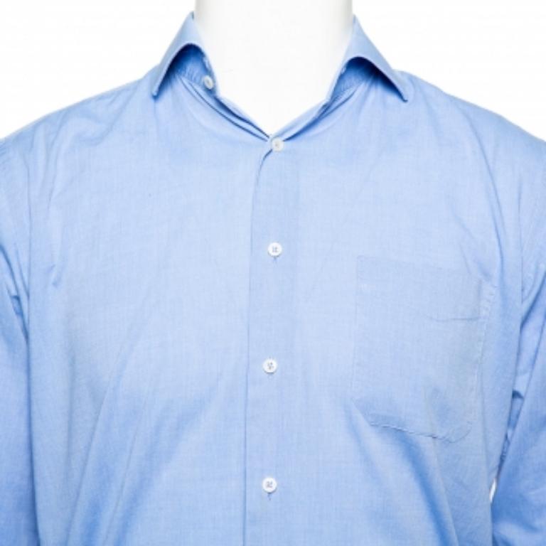 Chemise bleue à boutons sur le devant Balmain S Bon état - En vente à Dubai, Al Qouz 2