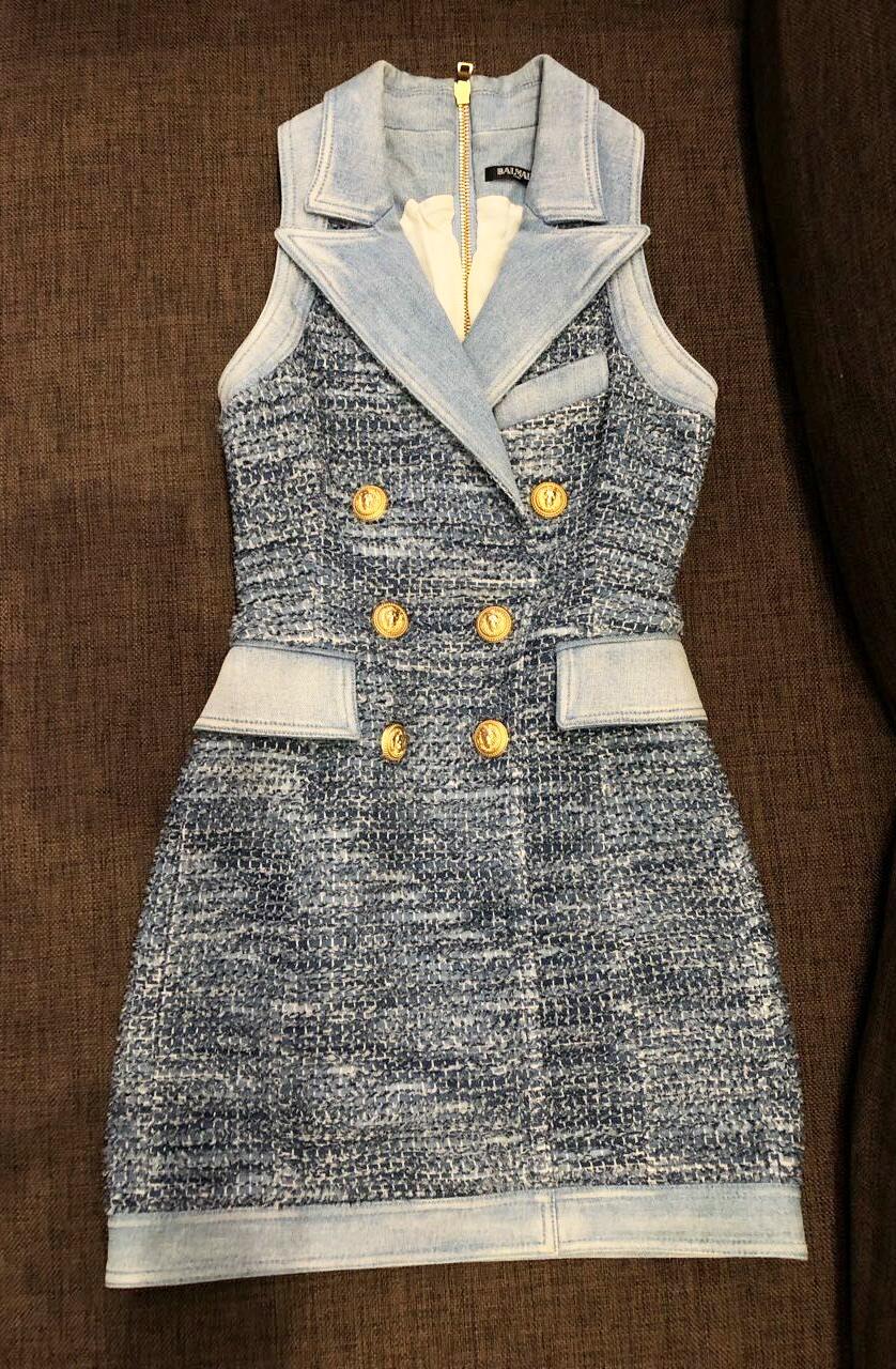 BALMAIN


Blue Denim dress

Back zip closure 

Sleeveless 

Content:
1st fabric: 97% cotton, 3% polyamide 
2 fabric: 98% cotton, 2% elastane
lining: 52% viscose, 48% cotton

Size 36 or US 4

Made in France

Pre- owned in excellent condition

 100%