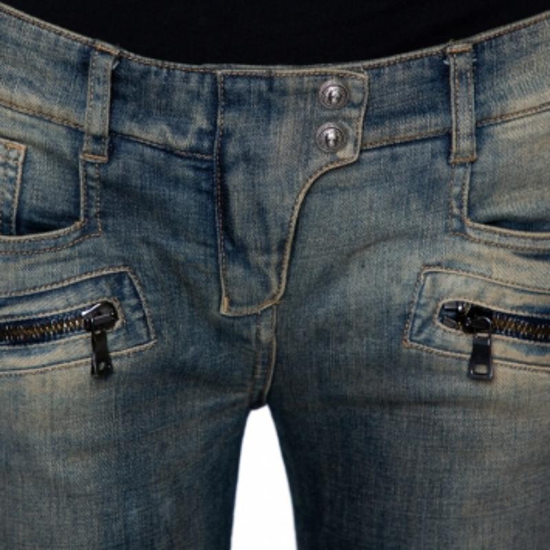 This pair of Balmain jeans is going to be your next pick! Made with blue denim, the jeans have been designed into a biker style with quilted panels and zip detailing. Finished with a faded effect all over, this pair will offer you a great fit.