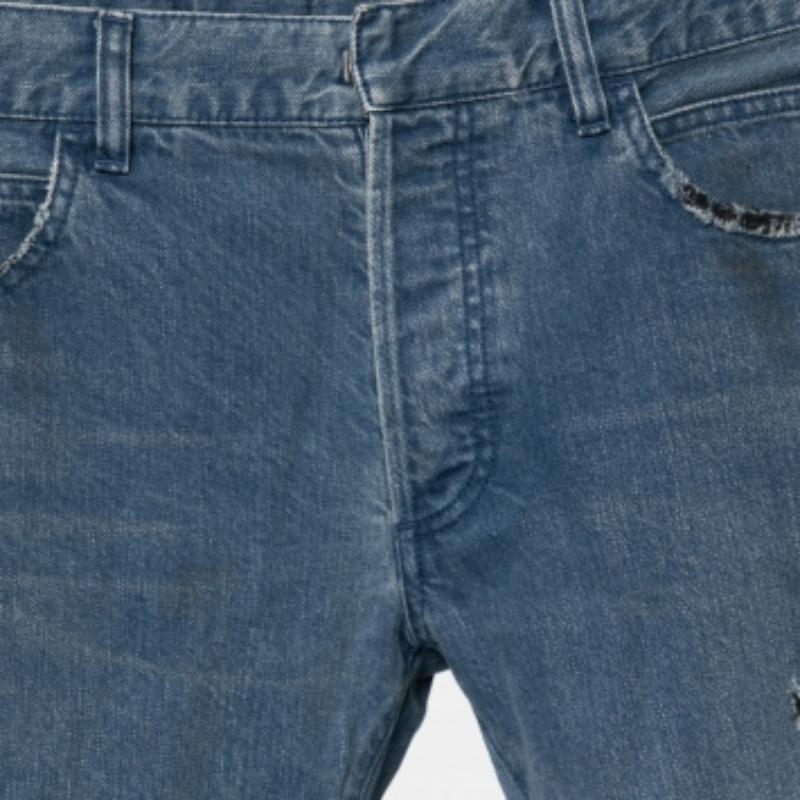An edgy pair of shorts to add to your wardrobe is this blue one from Balmain. Made from comfortable cotton, these shorts feature a distressed design, frayed edges on the hems, a buttoned closure, and external pockets.