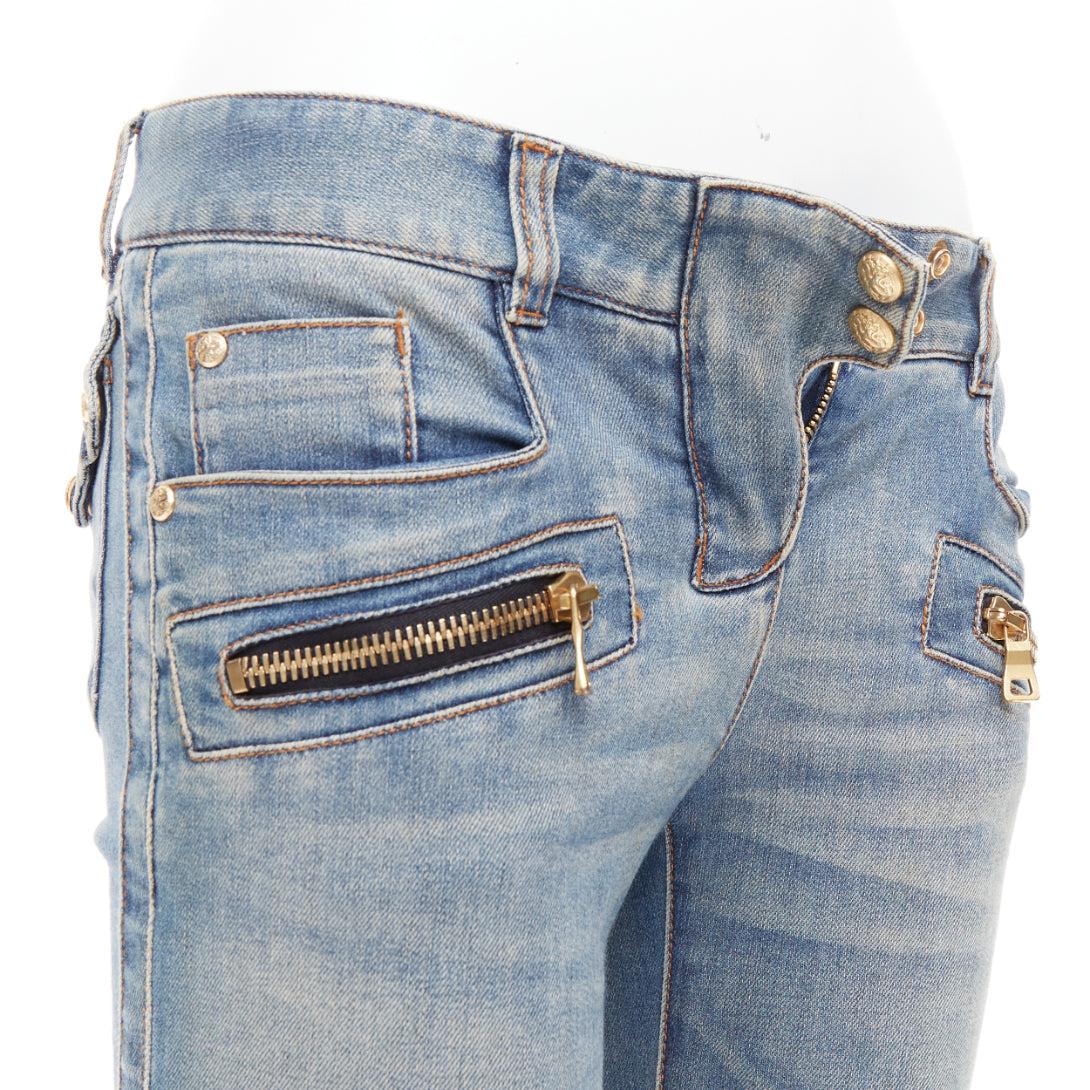 BALMAIN Blaue, verblasste, gewaschene, gerippte Denim-Moto-Bikerjacke FR36 S
Referenz: GEGG/A00009
Marke: Balmain
Designer: Olivier Rousteing
MATERIAL: Denim
Farbe: Blau, Gold
Muster: Solide
Verschluss: Zip Fly
Hergestellt in: