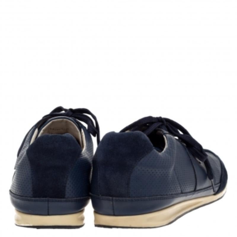 Balmain Blau Perforierte Turnschuhe aus Leder und Wildleder mit Schnürung Größe 43 Herren im Angebot