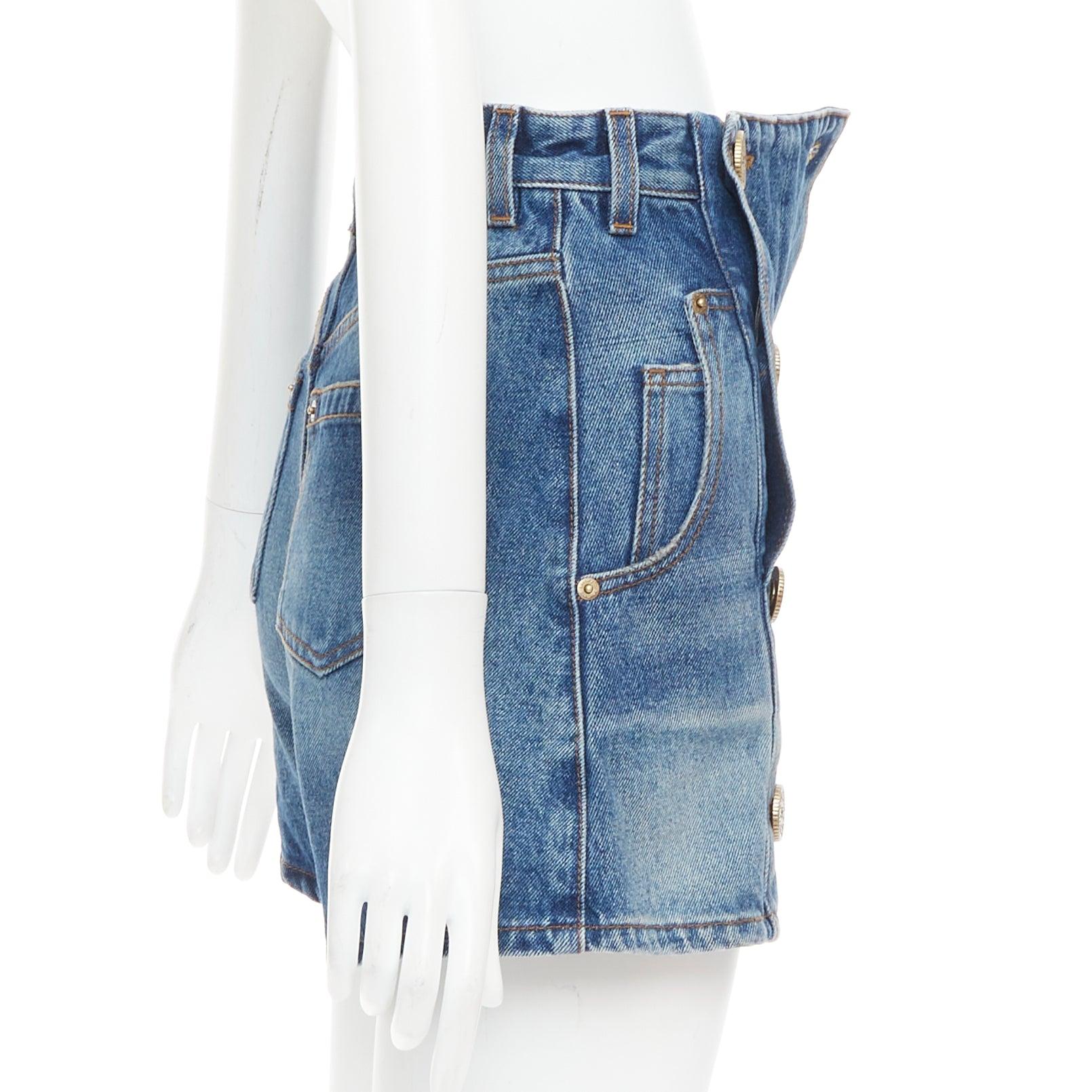 Balmain pantaloncini in denim a vita alta FR34 XS con bottoni in bronzo lavati blu In condizioni ottime in vendita a Hong Kong, NT