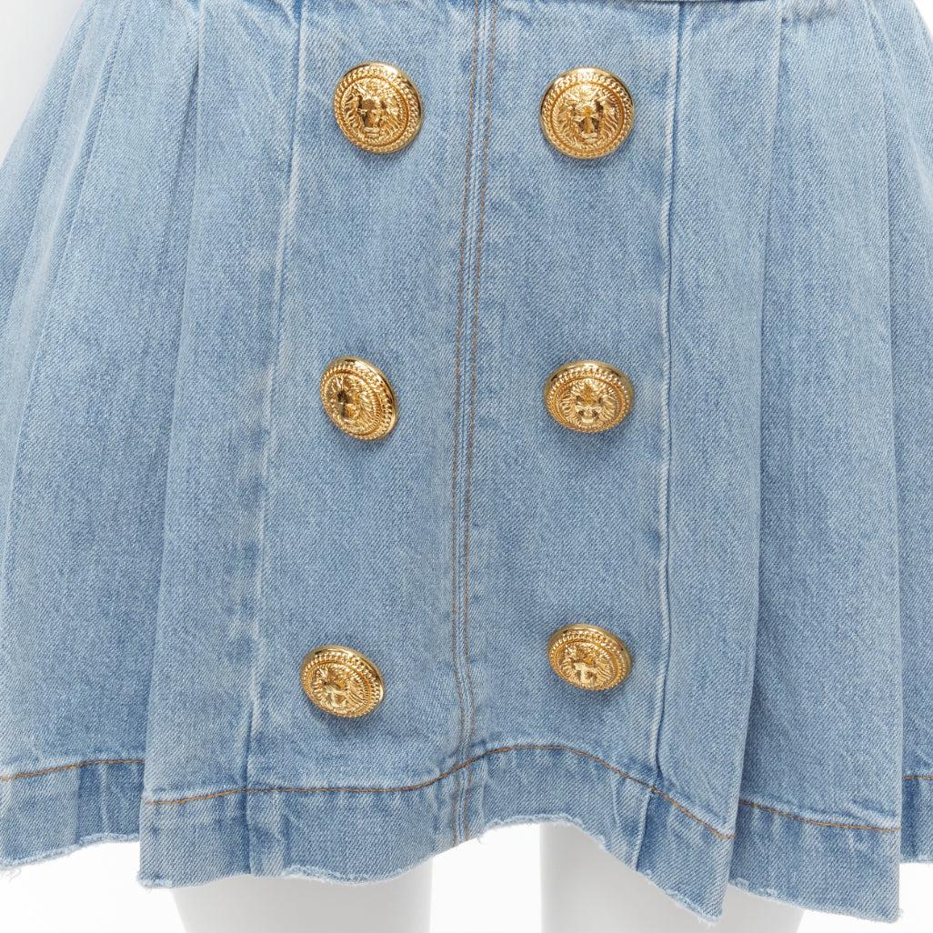 BALMAIN blue washed denim gold military buttons box pleat flared skirt FR34 XS
Reference: AAWC/A00546
Brand: Balmain
Designer: Olivier Rousteing
Material: Cotton
Color: Blue
Pattern: Solid
Closure: Zip
Extra Details: Back gold zip.
Made in: