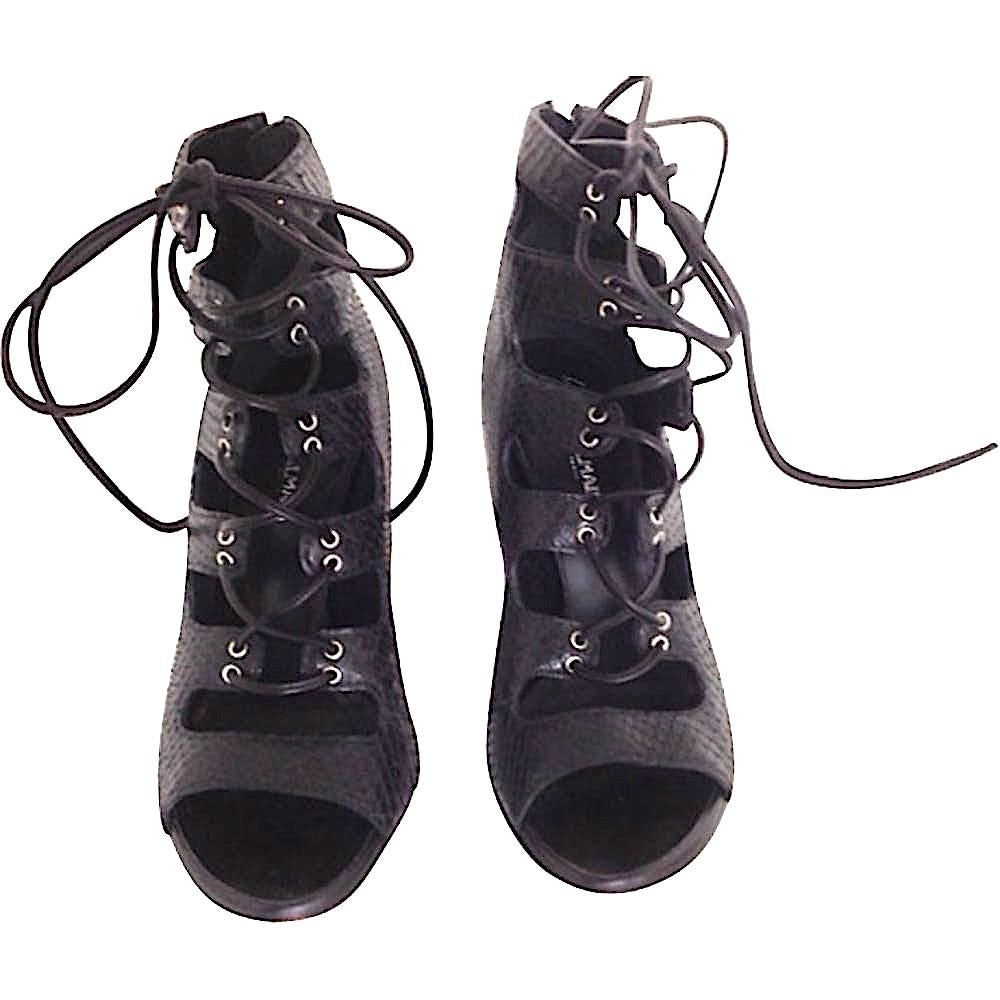 BALMAIN boots in matte black snakeskin, size 37FR.
Timeless, they can be worn just as well in jeans as in a beautiful evening dress.
In excellent condition, 
Dimensions :  insole length : 24 cm  - outsole width : 8.5 cm  - heel height. : 11 cm