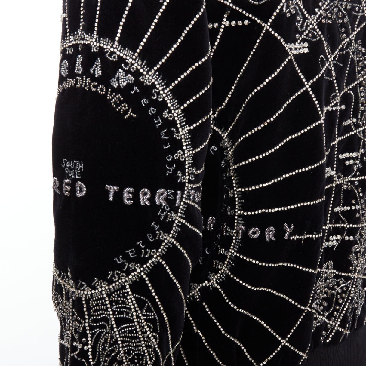 BALMAIN Broderie black map crystal bead embroidery velvet bomber jacket FR48
Reference: TGAS/E00193
Brand: Balmain
Designer: Olivier Rousteing
Model: Broderie
Material: Cotton, Metal, Glass
Color: Black, Silver
Pattern: Solid
Closure: Zip
Lining: