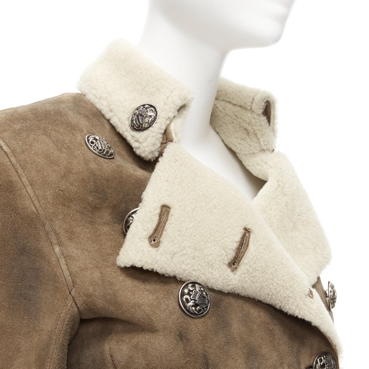 BALMAIN brown beige genuine lambskin shearling long fitted officer coat FR36 S
Reference: NKLL/A00138
Brand: Balmain
Designer: Olivier Rousteing
Material: Shearling, Lambskin Leather
Color: Brown, Beige
Pattern: Solid
Closure: Button
Lining: Beige