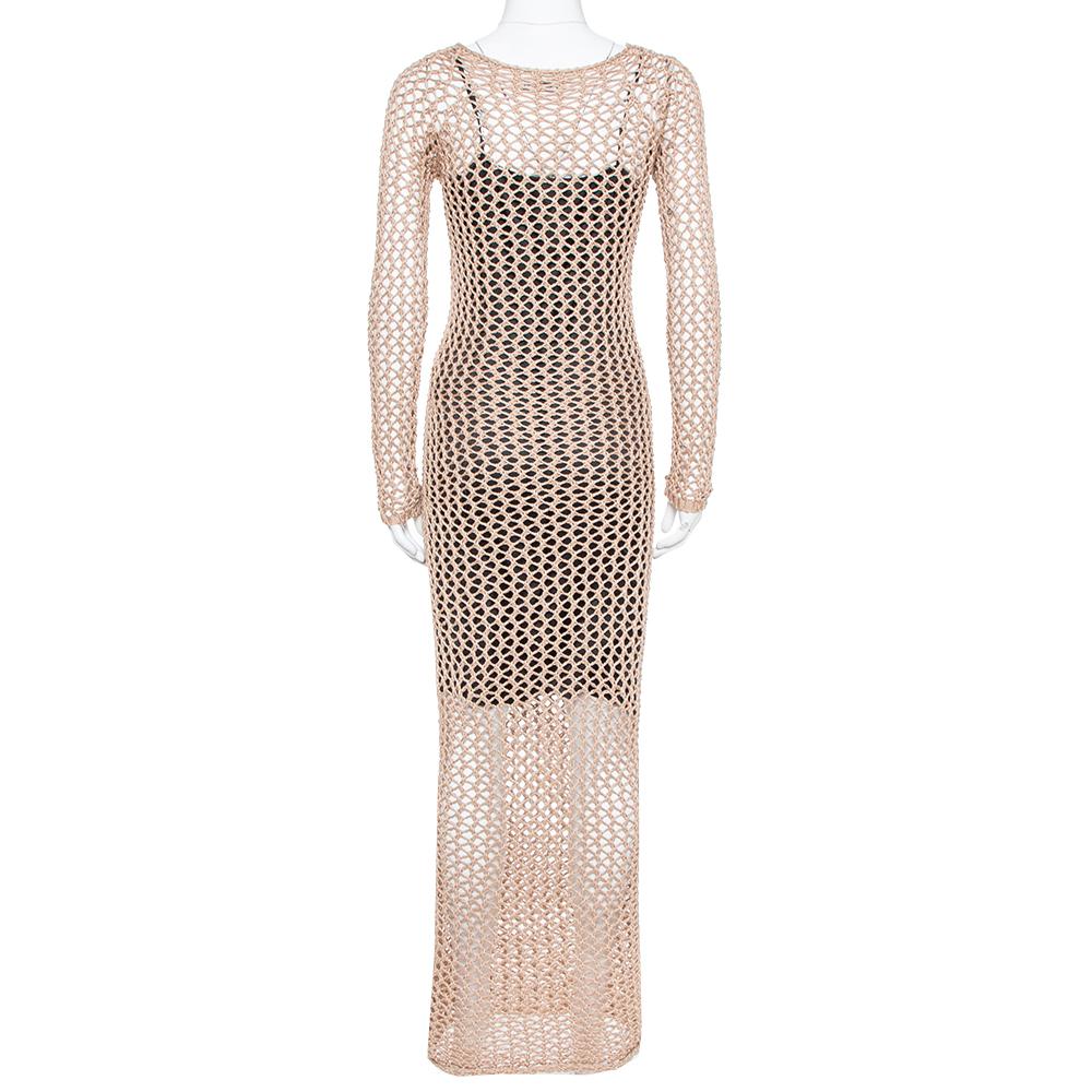 This stunning and chic Maxi dress tailored by Balmain will offer an endearing look to your personality. It is crafted from cotton, featuring a beautiful boat neck pattern and well suited full sleeves. This dress is accented with a futuristic crochet