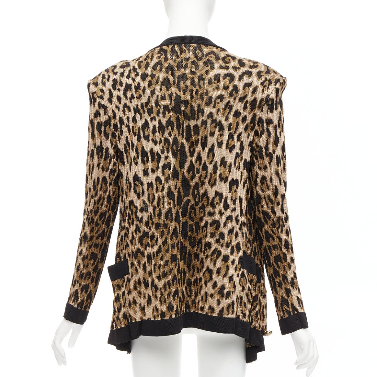 BALMAIN braune Leoparden-Jacquard-Powerschulter-Strickjacke mit Goldknöpfen FR38 M Damen im Angebot