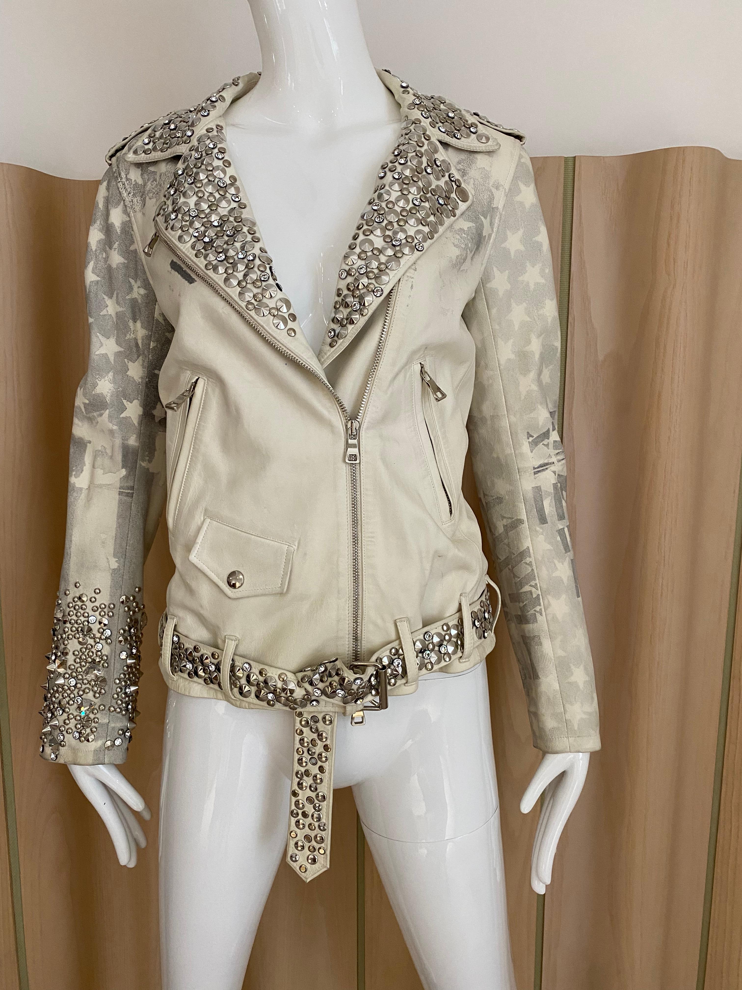 Gris BALMAIN par Christophe Decarnin Veste cloutée en cuir blanc de défilé