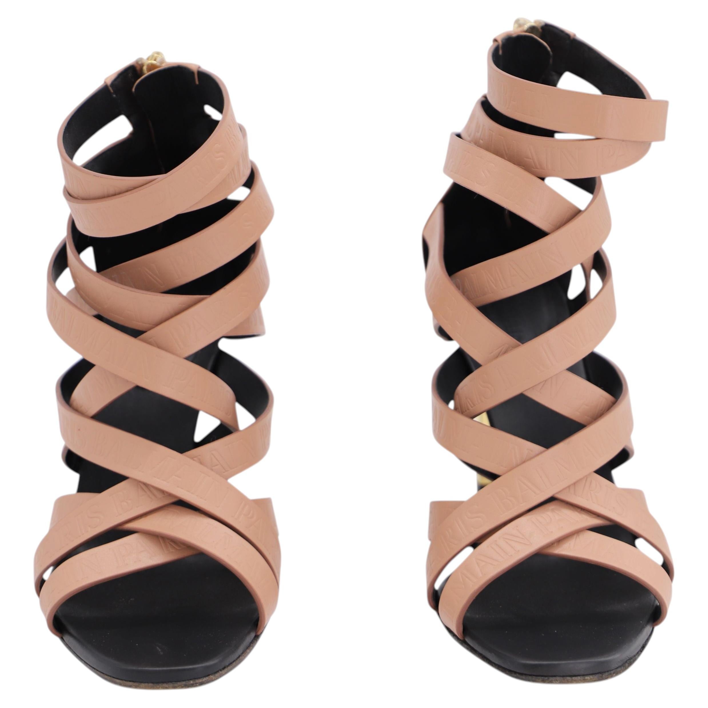 Balmain Charlotte 95 Logo-Embossed Sandals in Pink Leather For Sale