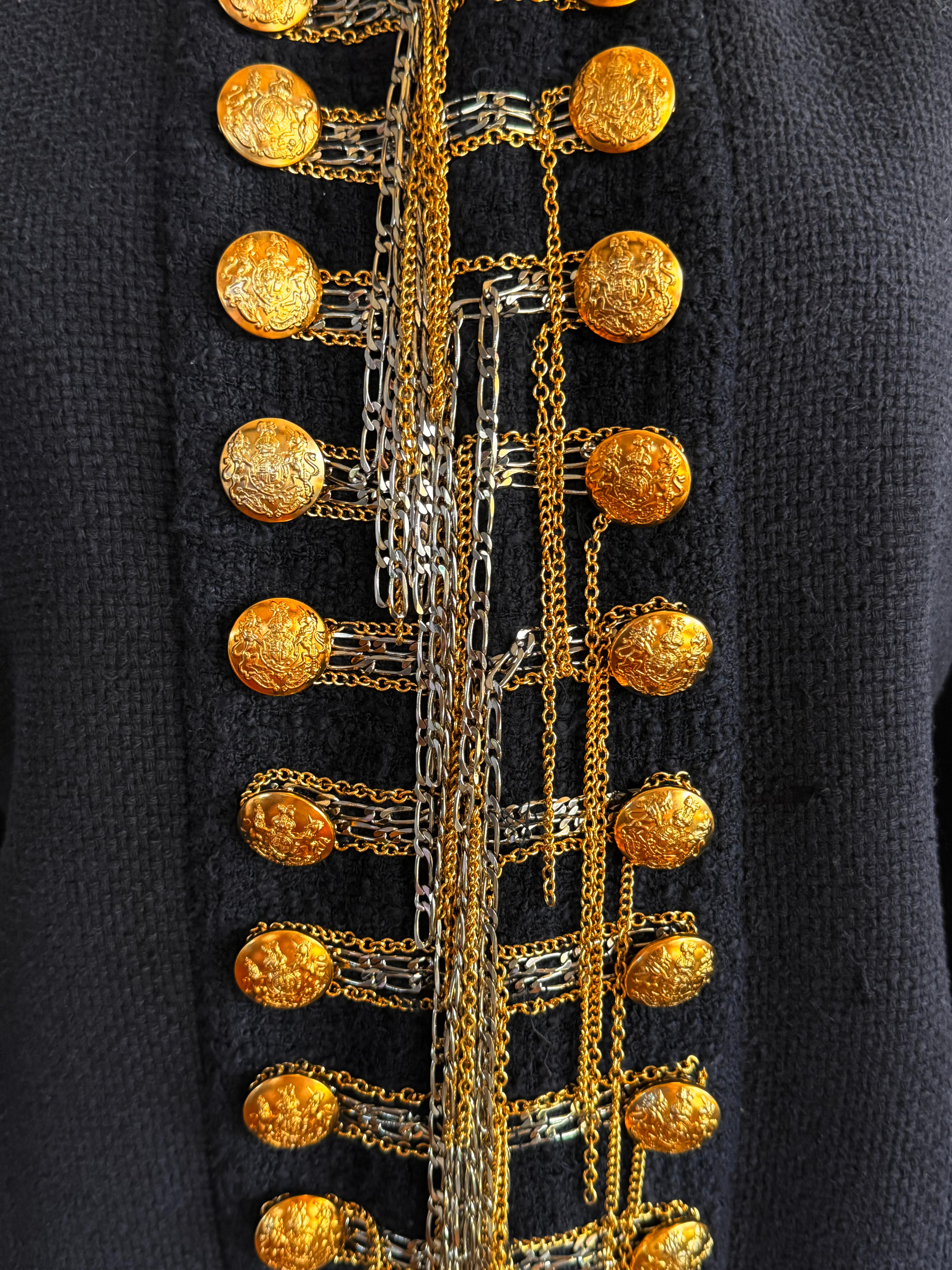 BALMAIN Christophe Decarnin Pasarela F/W 2010 Chaqueta de seda bouclé con adornos de cadenas en venta 1
